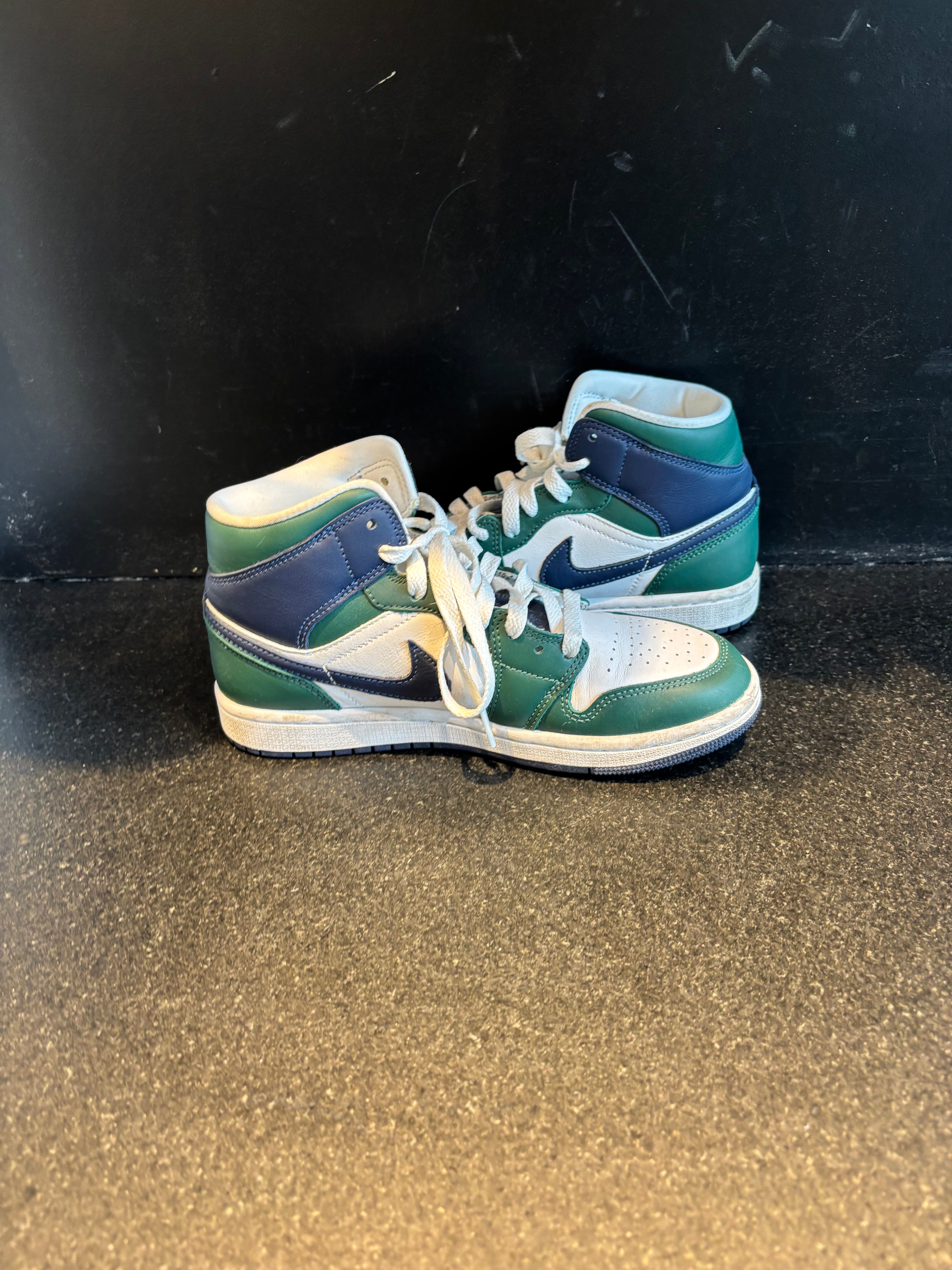 Jordan 1 Mid SE Seahawks (Women's ) Size 7 Preowned No Box