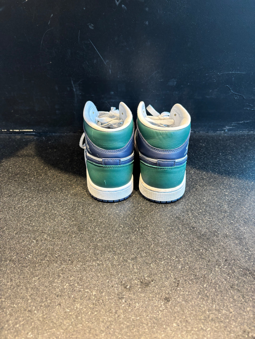 Jordan 1 Mid SE Seahawks (Women's ) Size 7 Preowned No Box