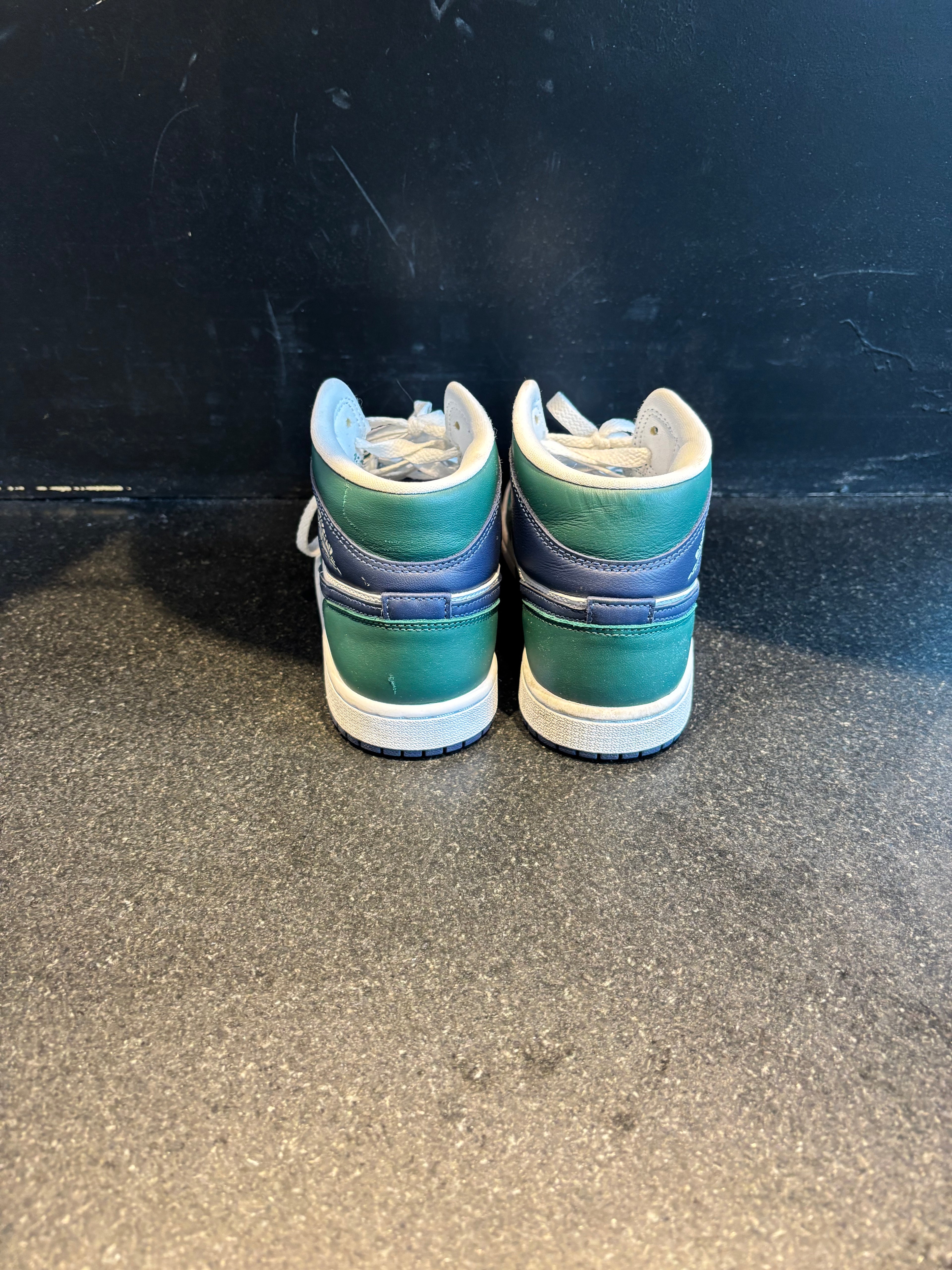 Jordan 1 Mid SE Seahawks (Women's ) Size 7 Preowned No Box
