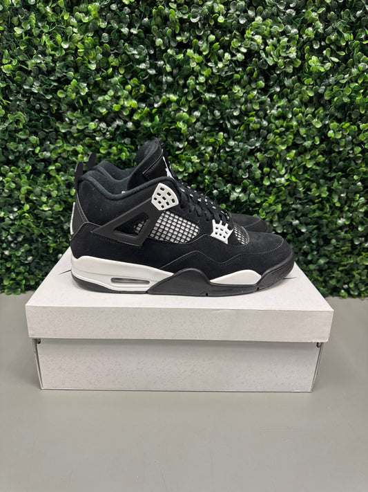 Jordan 4 "White Thunder" Size 9 Preowned (Tried on)