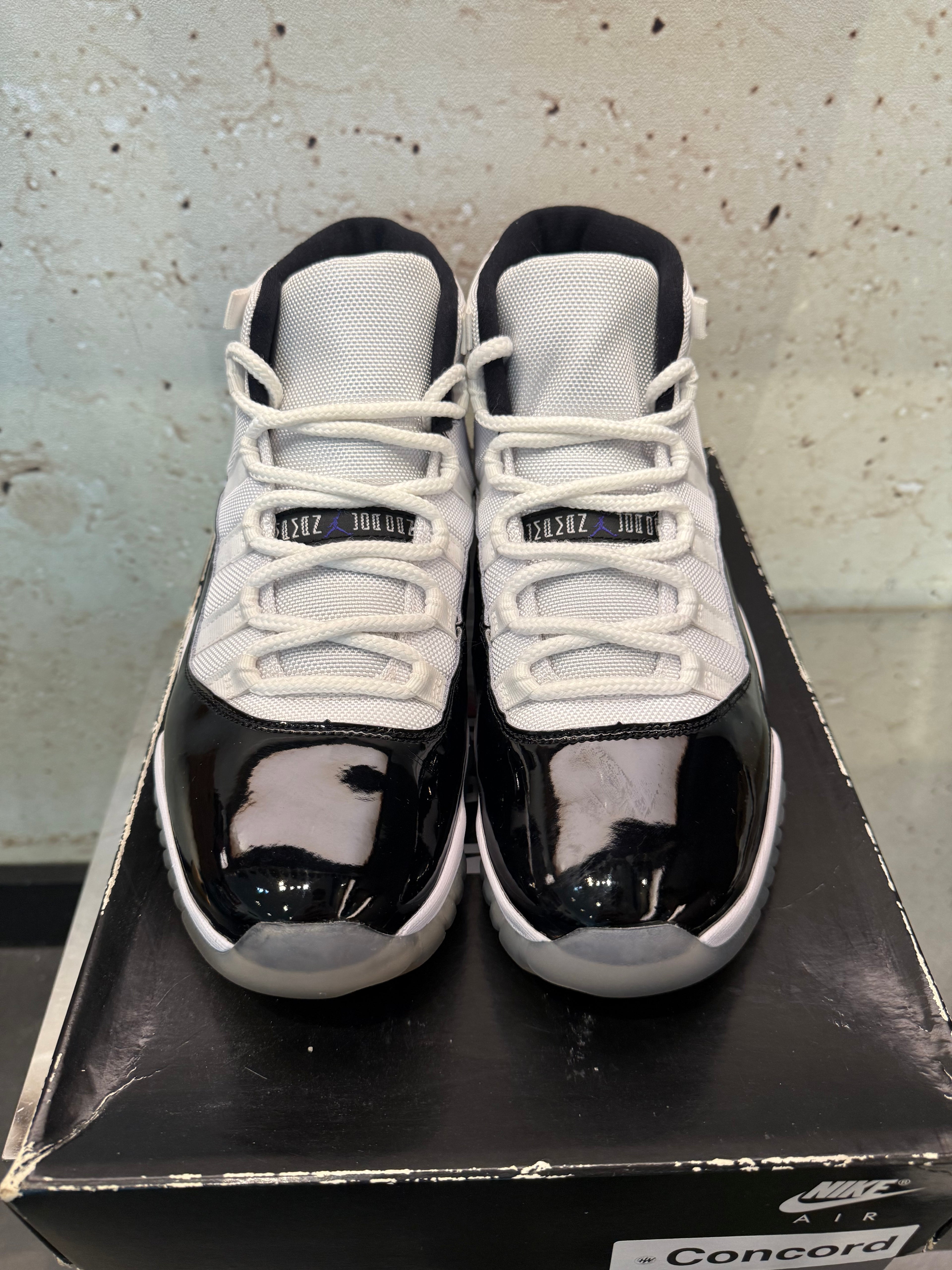 Jordan 11 "Concord" Size 9.5 Preowned
