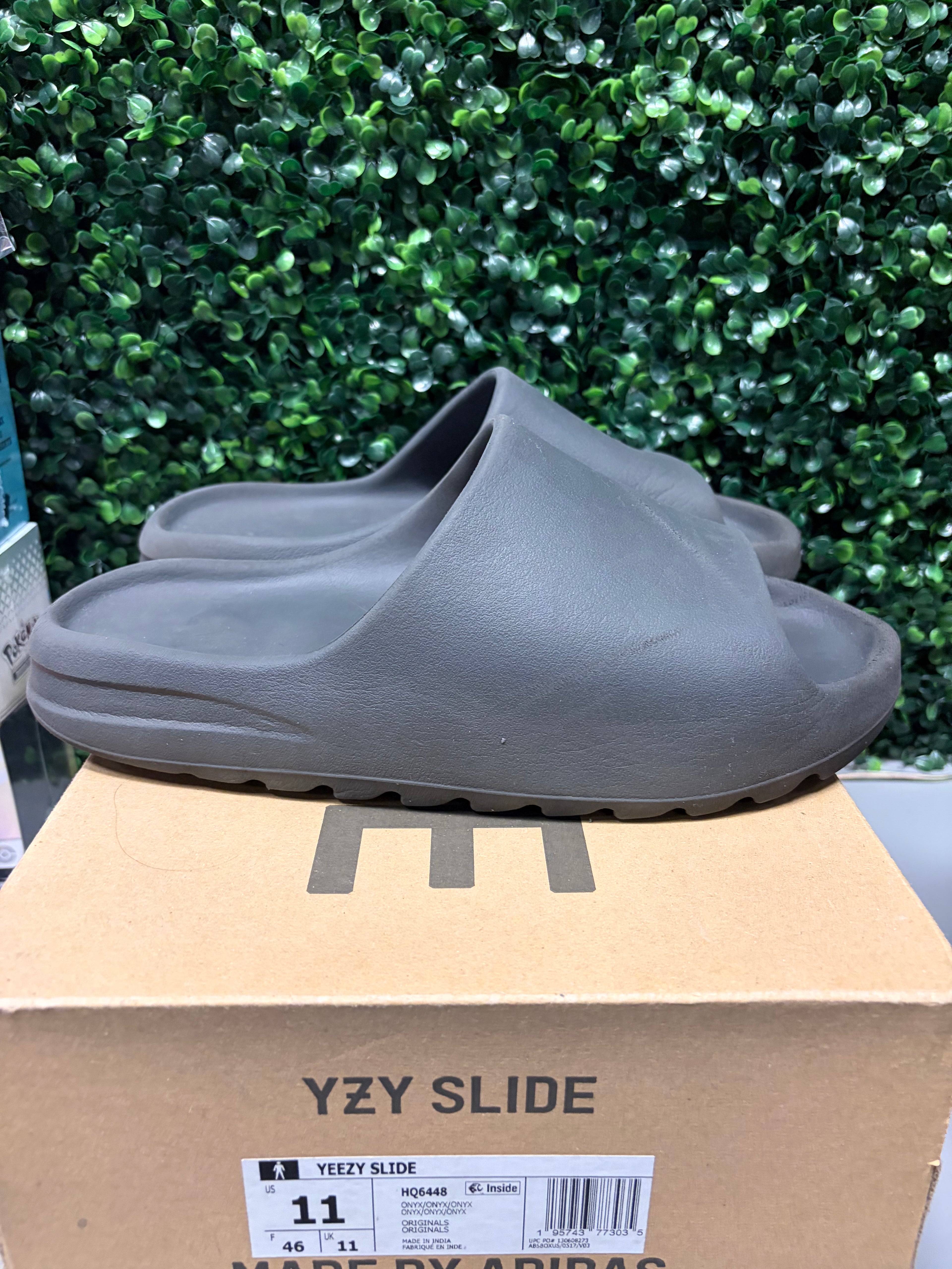 Adidas Yeezy Slide "Onyx" Size 11 Preowned