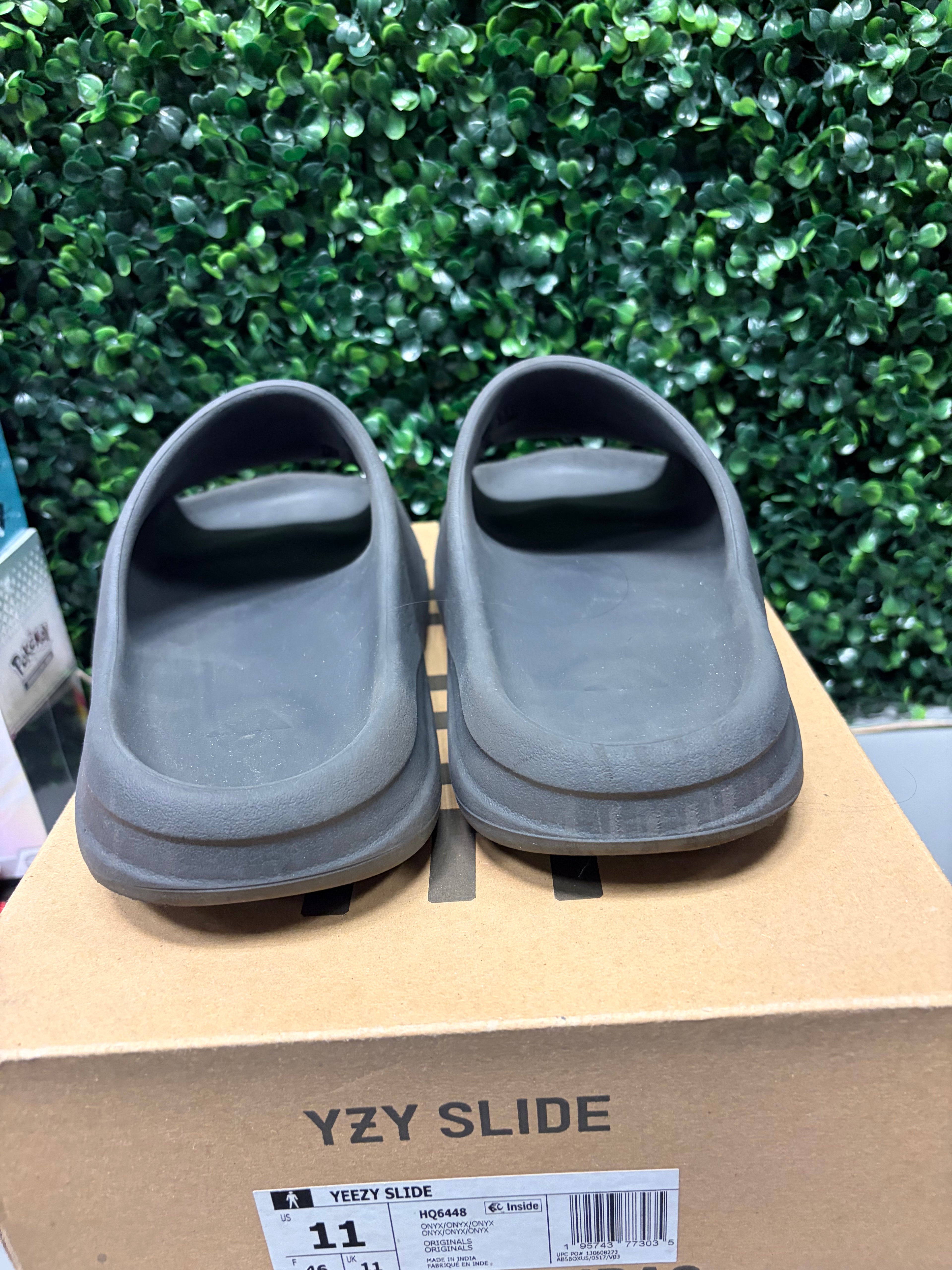 Adidas Yeezy Slide "Onyx" Size 11 Preowned