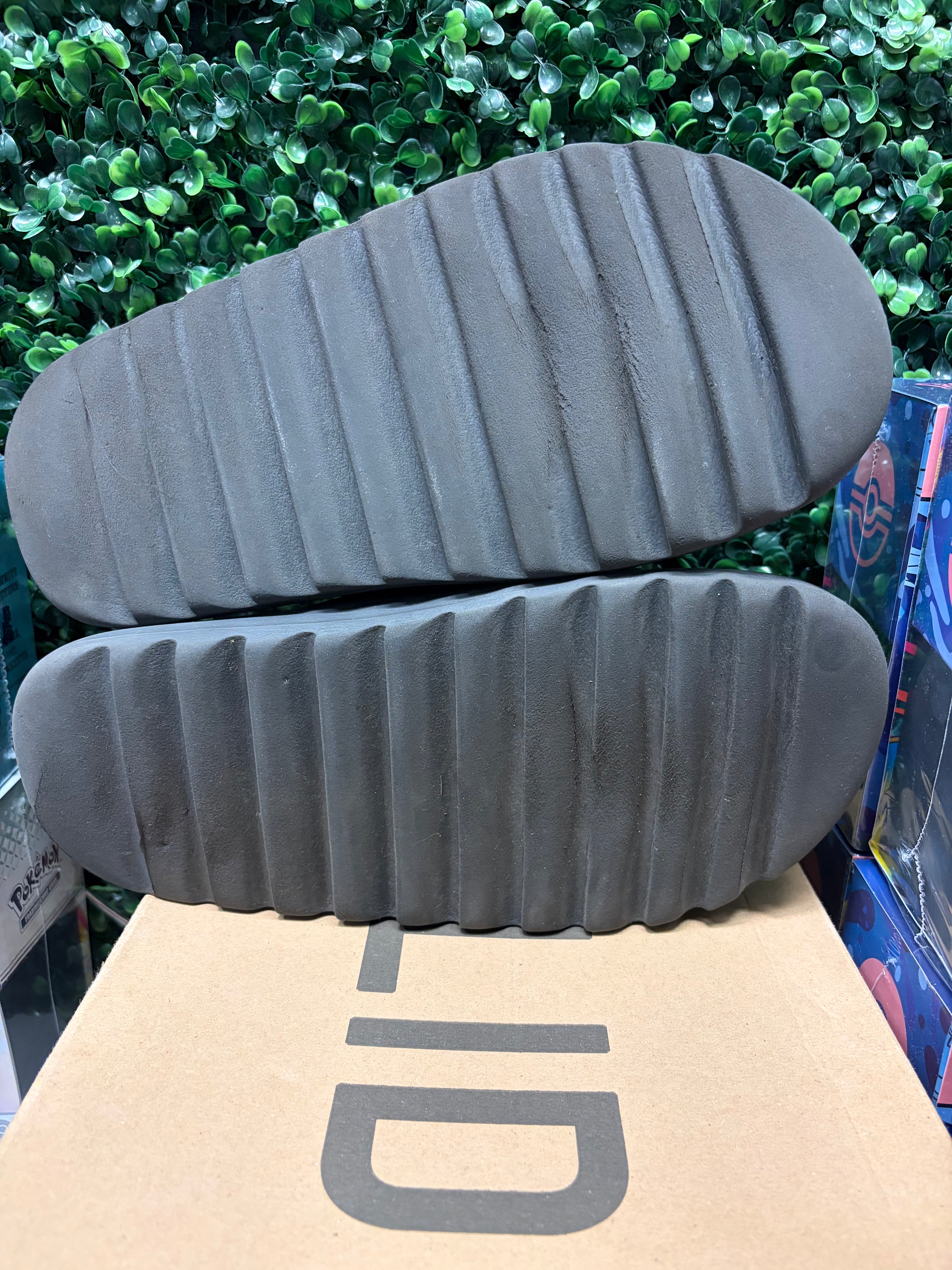 Adidas Yeezy Slide "Onyx" Size 11 Preowned