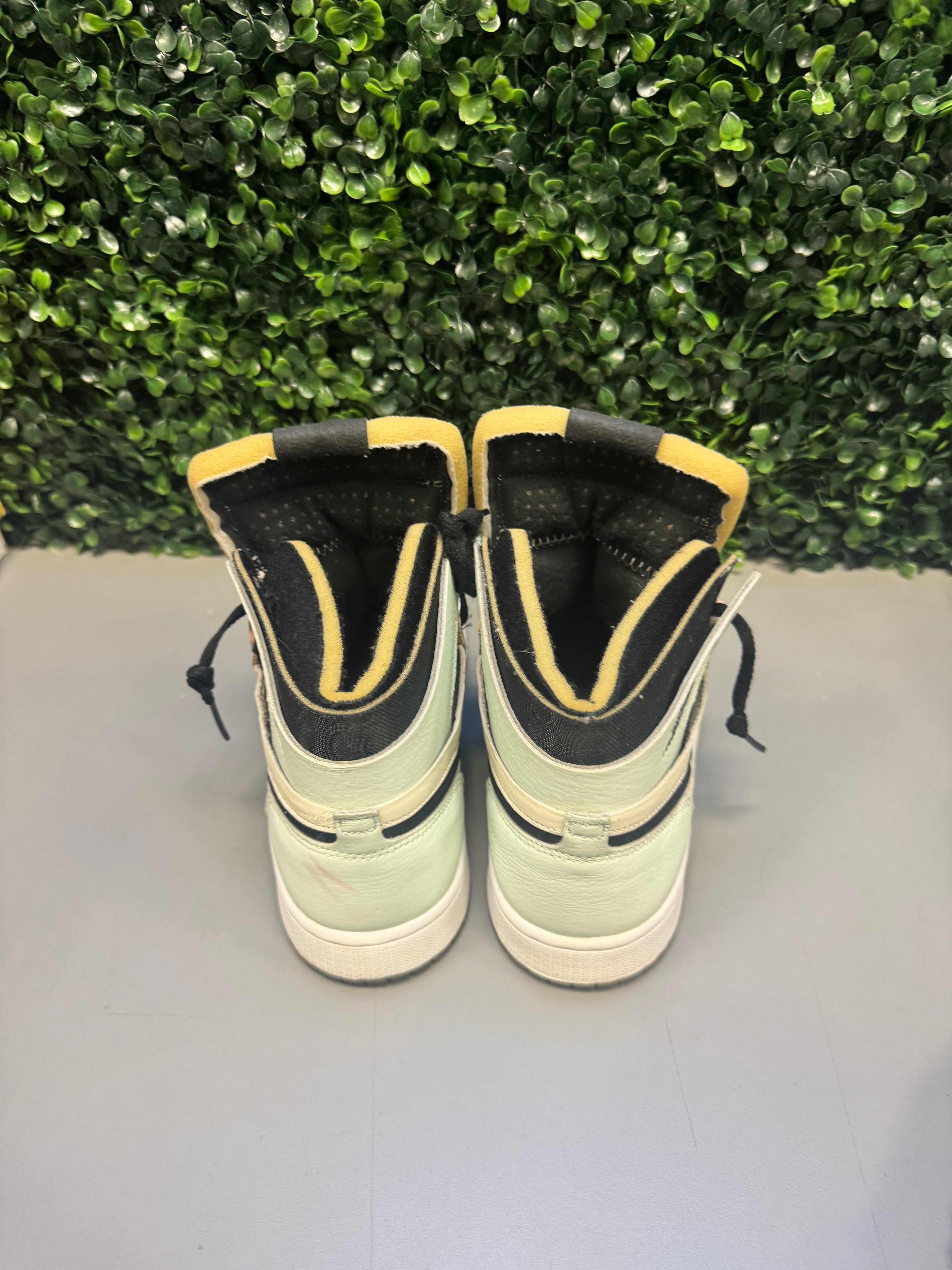 Jordan 1 High CMFT "Easter" Size 6.5Y Preowned
