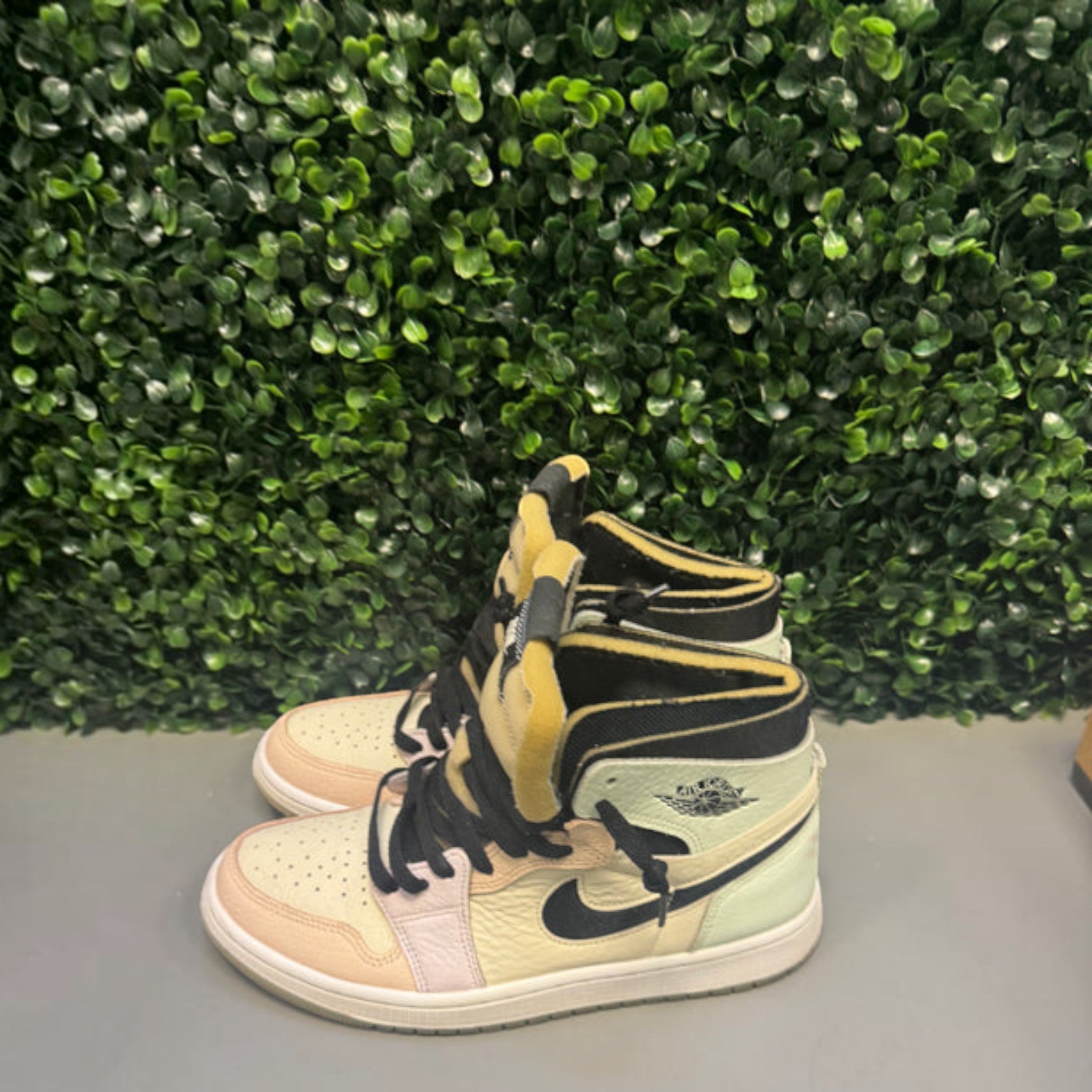Jordan 1 High CMFT "Easter" Size 6.5Y Preowned