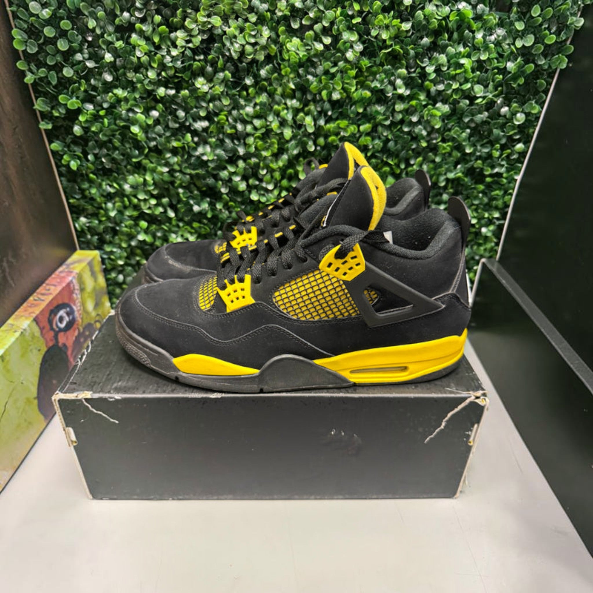 Jordan 4 "Thunder" Size 14 Preowned