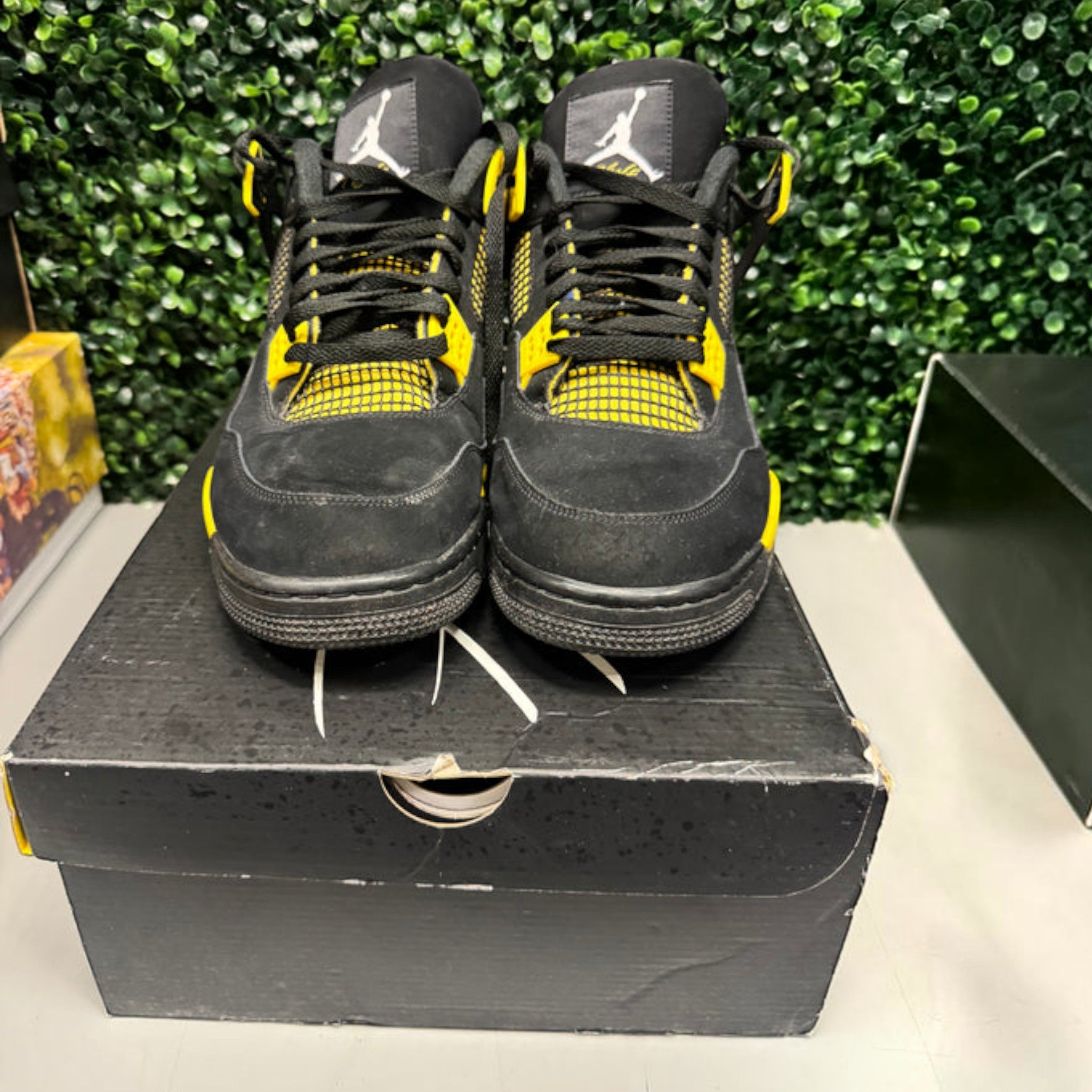 Jordan 4 "Thunder" Size 14 Preowned