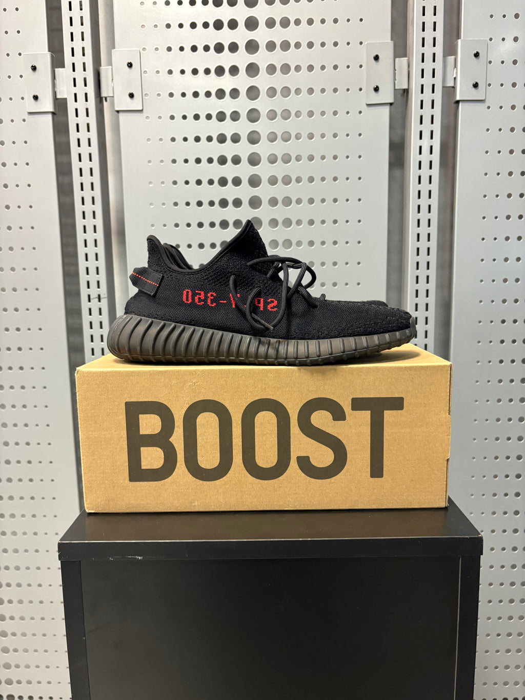 Yeezy 350 V2 "Bred" Preowned