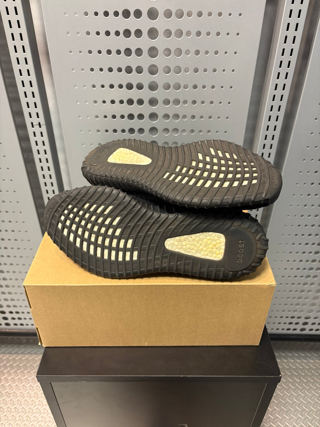 Yeezy 350 V2 "Bred" Preowned