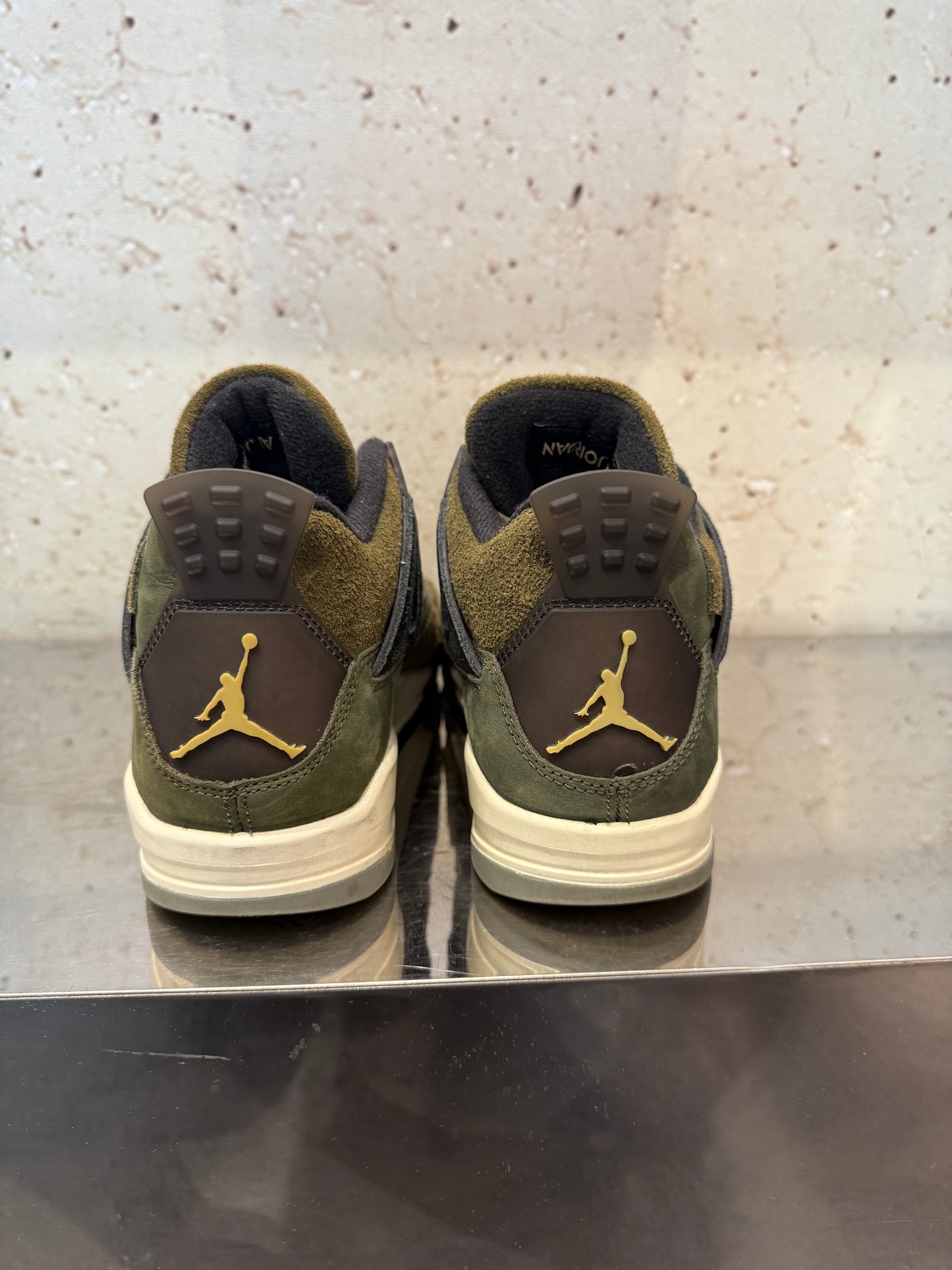 Jordan 4 "Craft Olive" Size 8.5 Preowned