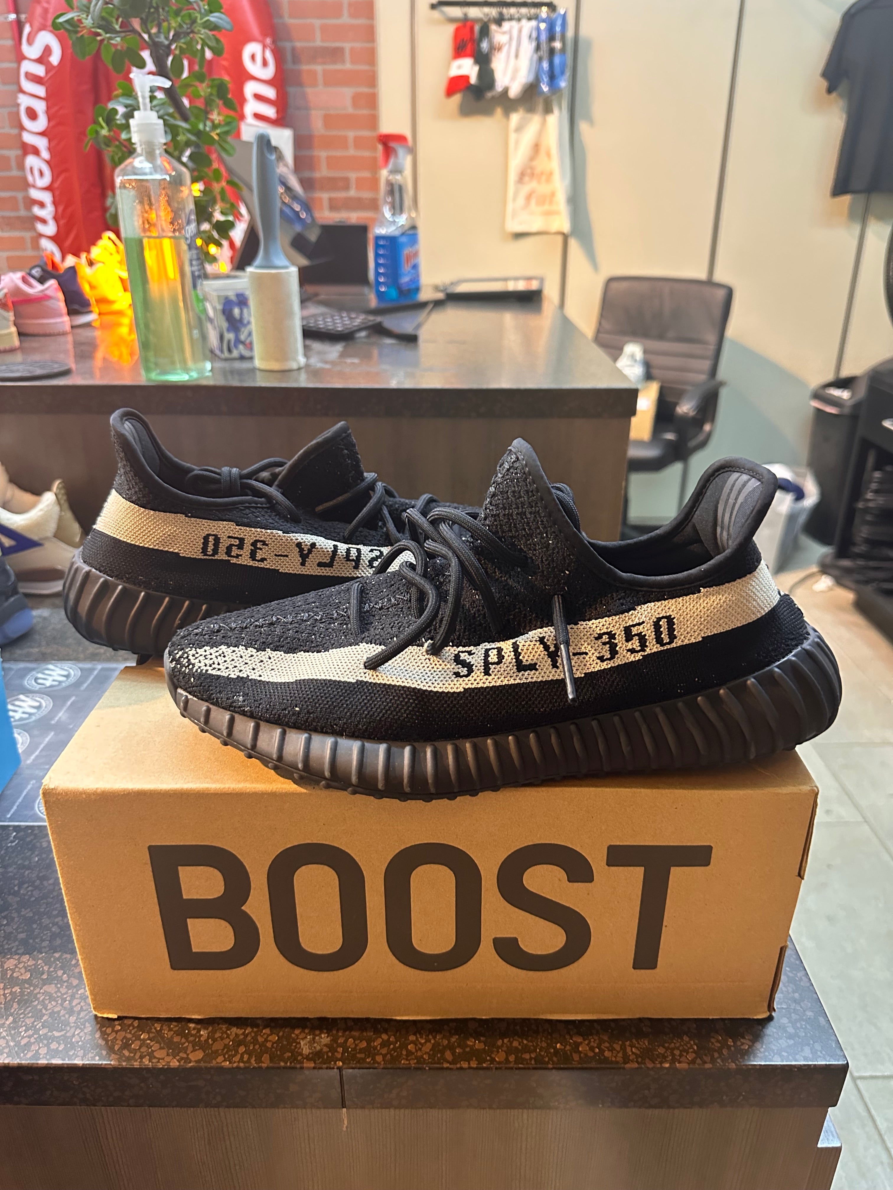Yeezy 350 "Oreo" Preowned