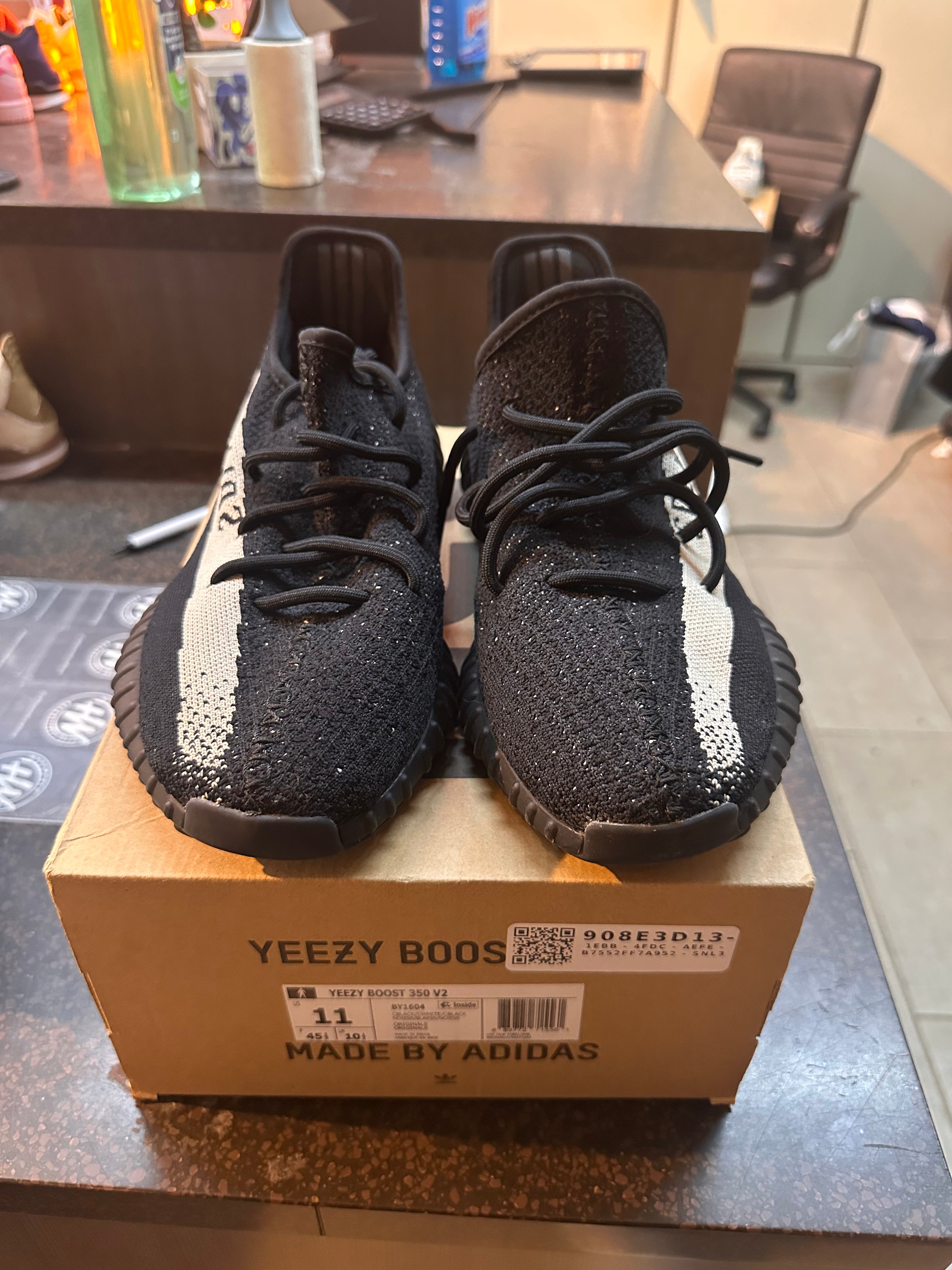 Yeezy 350 "Oreo" Preowned