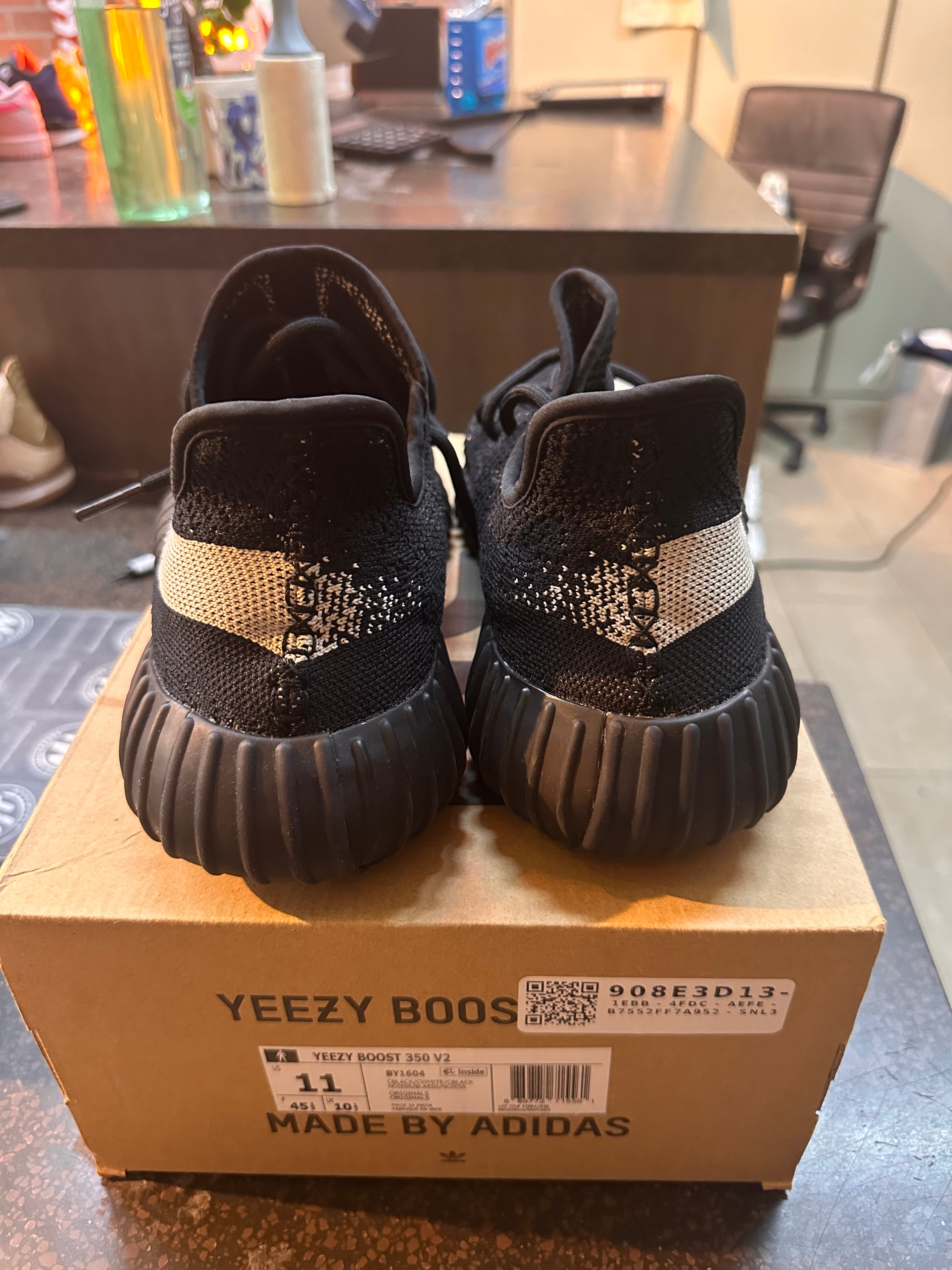 Yeezy 350 "Oreo" Preowned