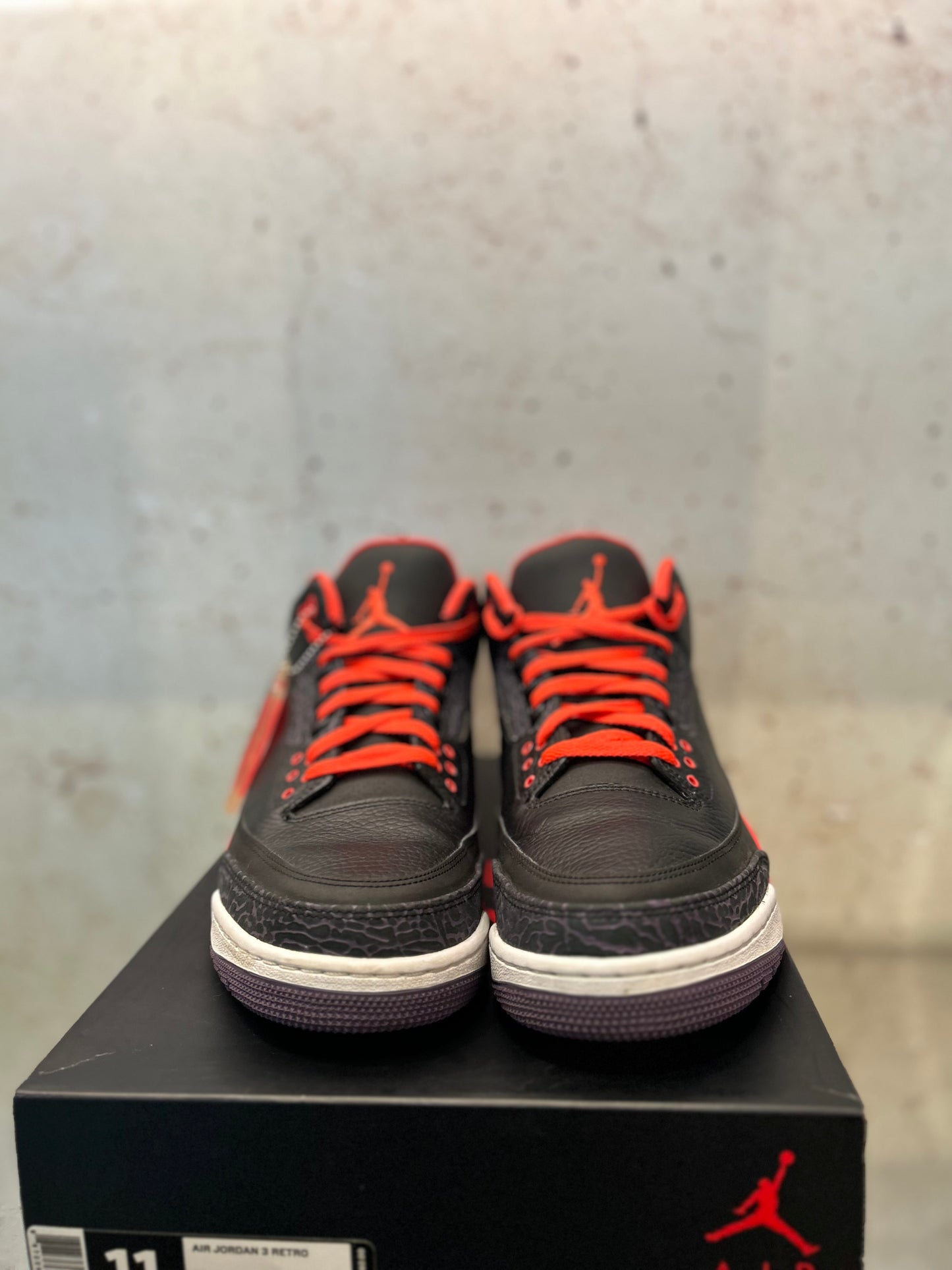 Jordan 3 "Crimson" Size 11 Preowned