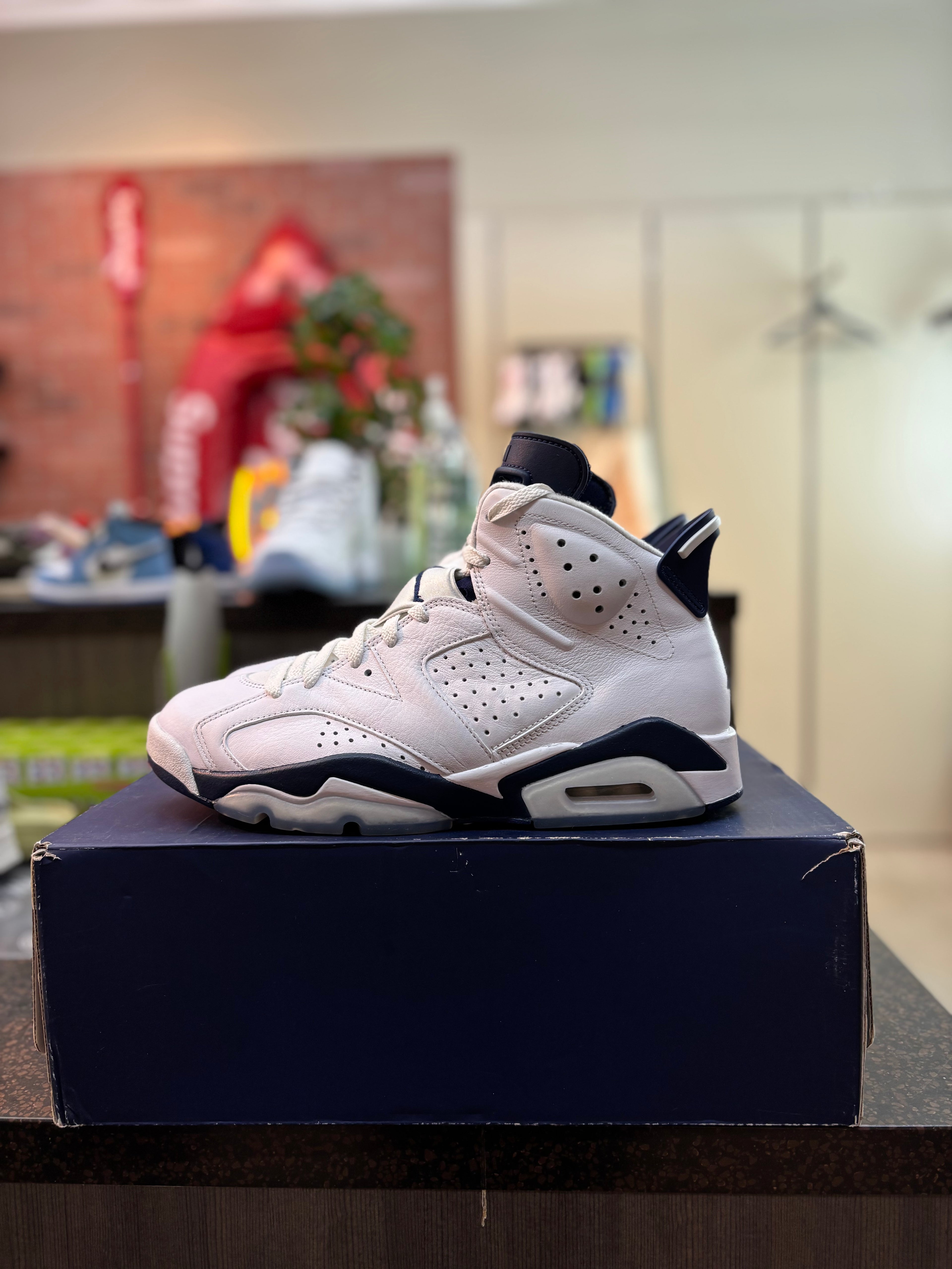 Jordan 6 "Midnight Navy" Size 9.5 Pre Owned