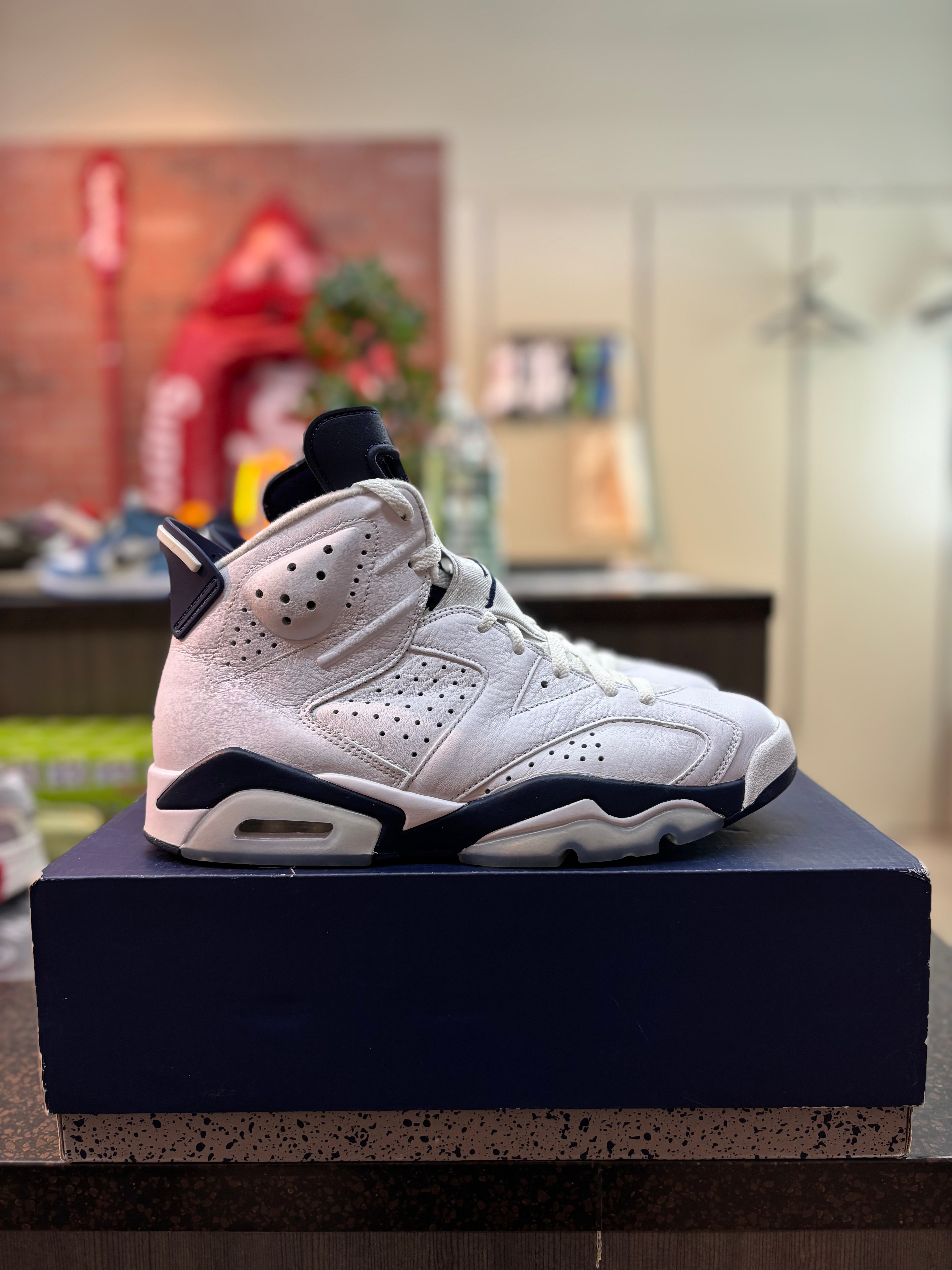 Jordan 6 "Midnight Navy" Size 9.5 Pre Owned