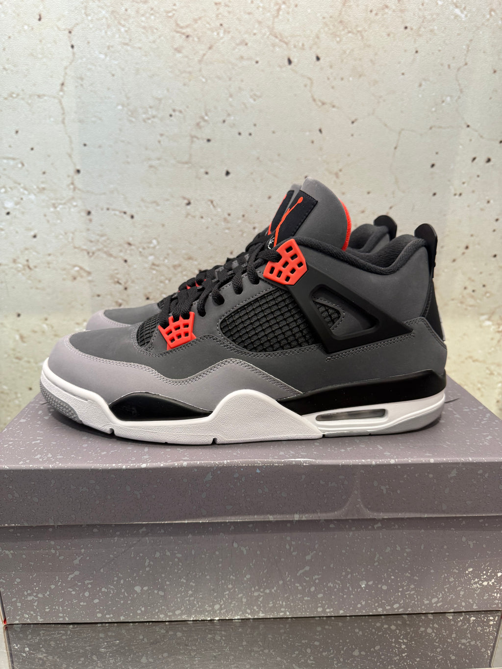 Jordan 4 "Infrared" Size 12 Preowned