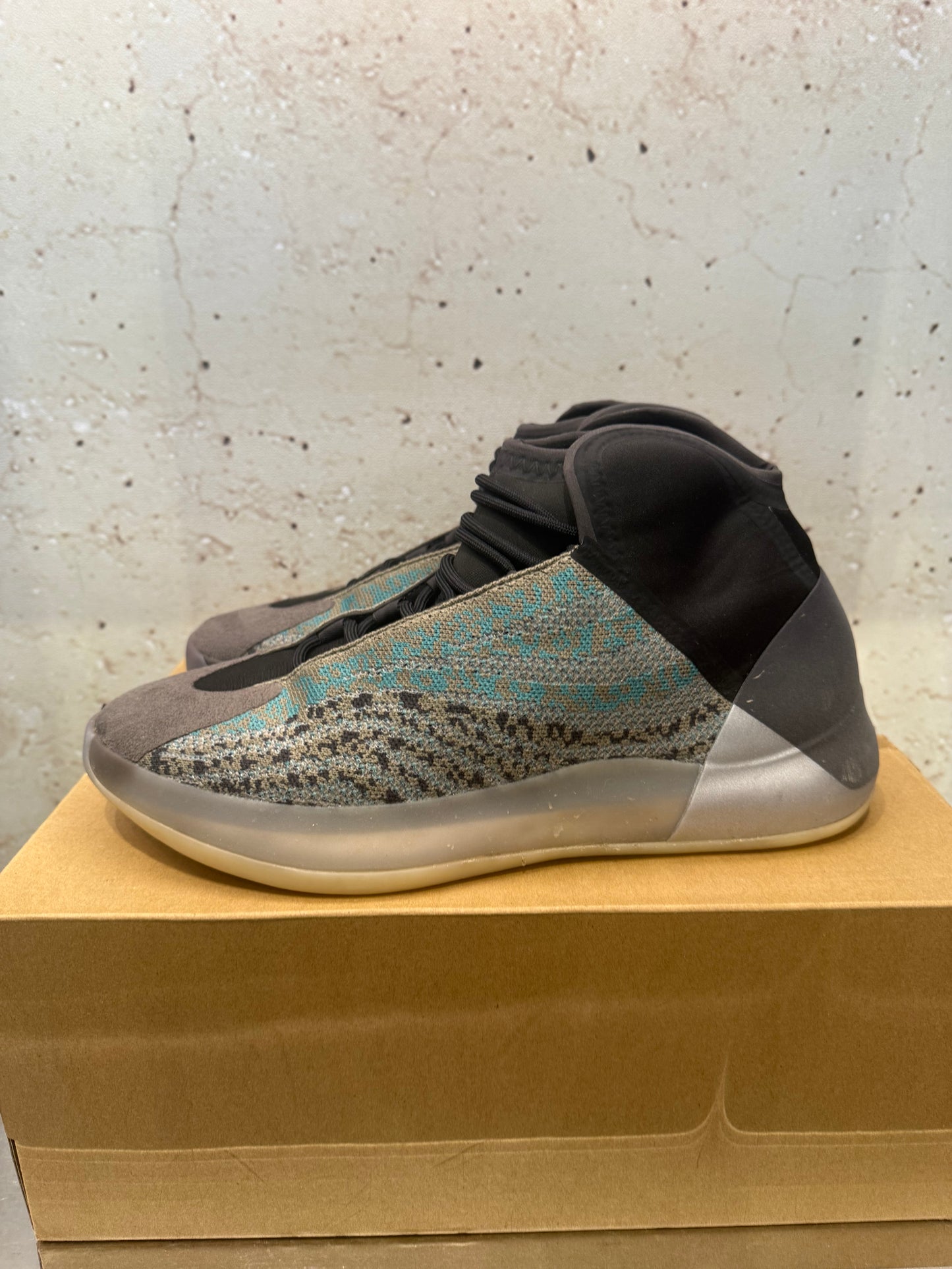 Yeezy QNTM "Teal Blue" Size 11.5 Preowned