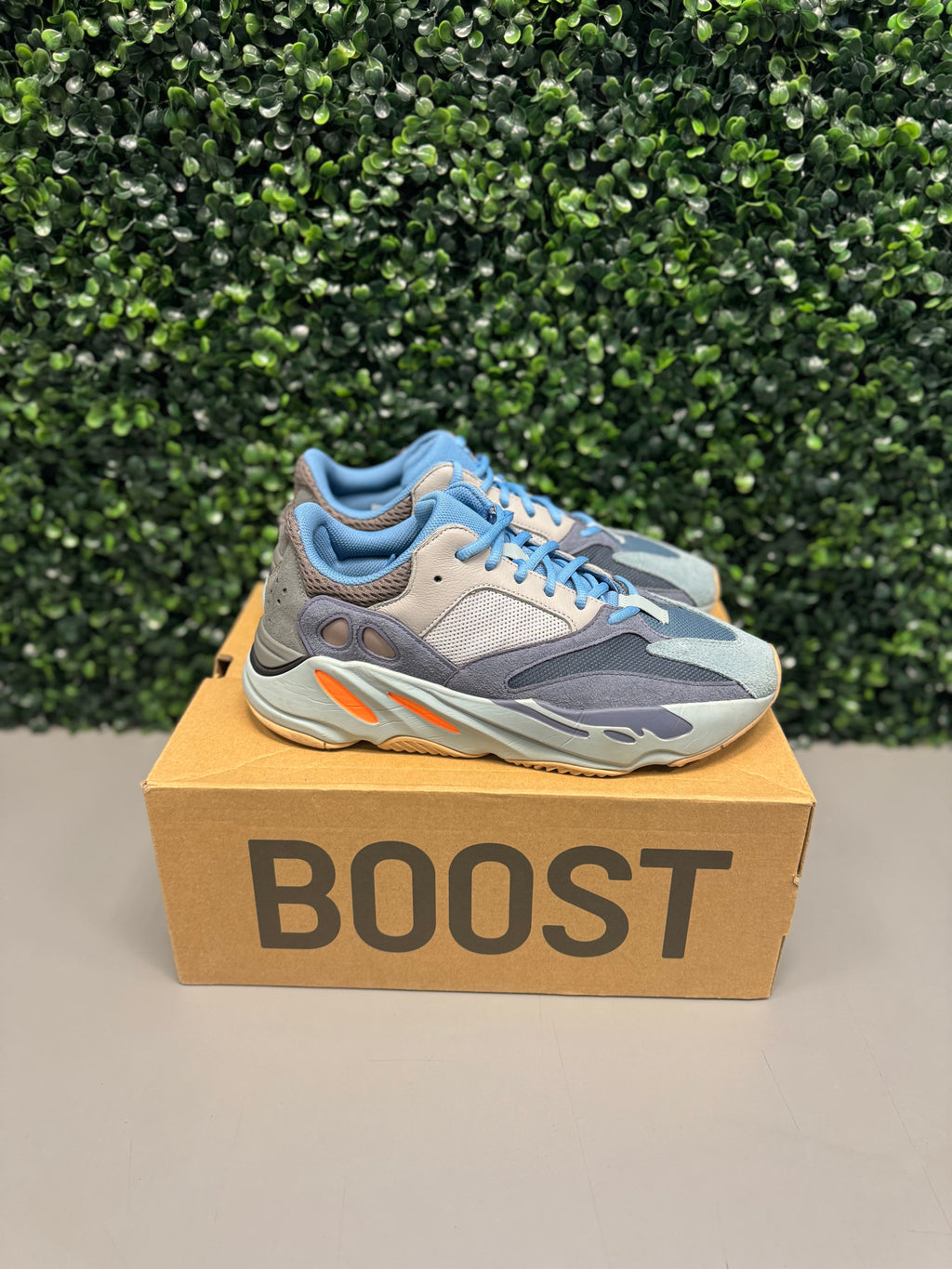 Yeezy 700 "Carbon Blue" Size 10 Preowned