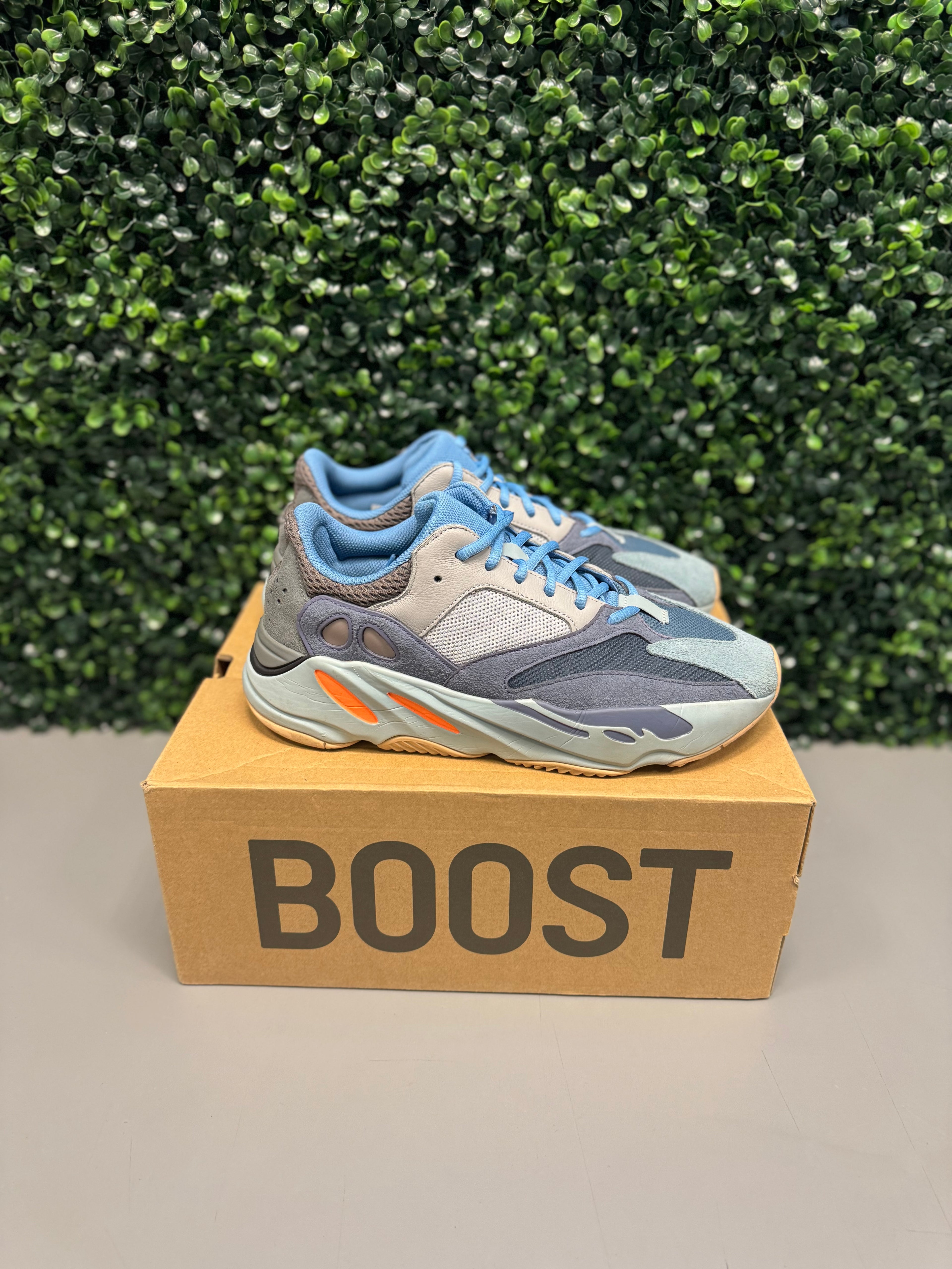 Yeezy 700 "Carbon Blue" Size 10 Preowned