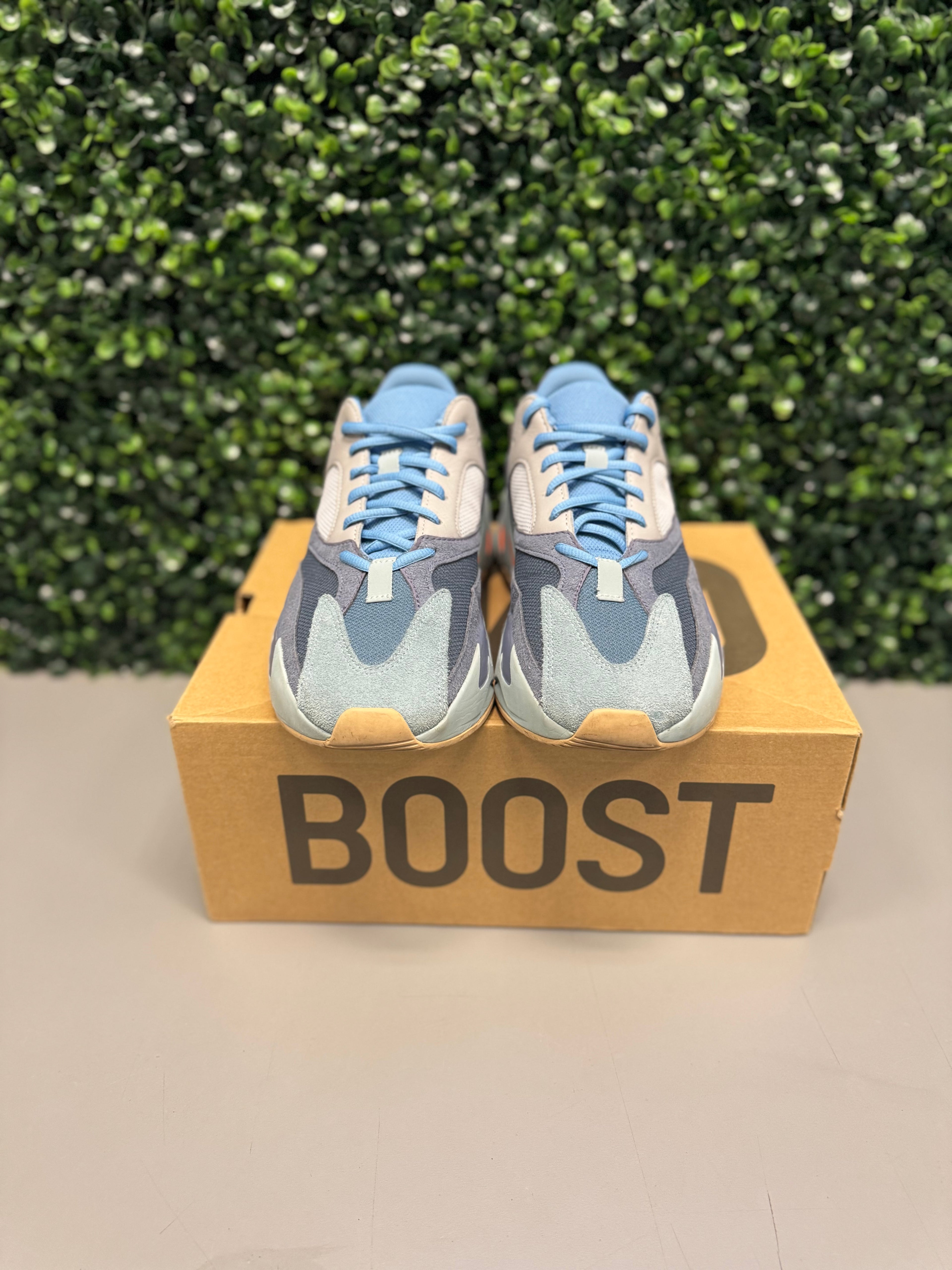 Yeezy 700 "Carbon Blue" Size 10 Preowned