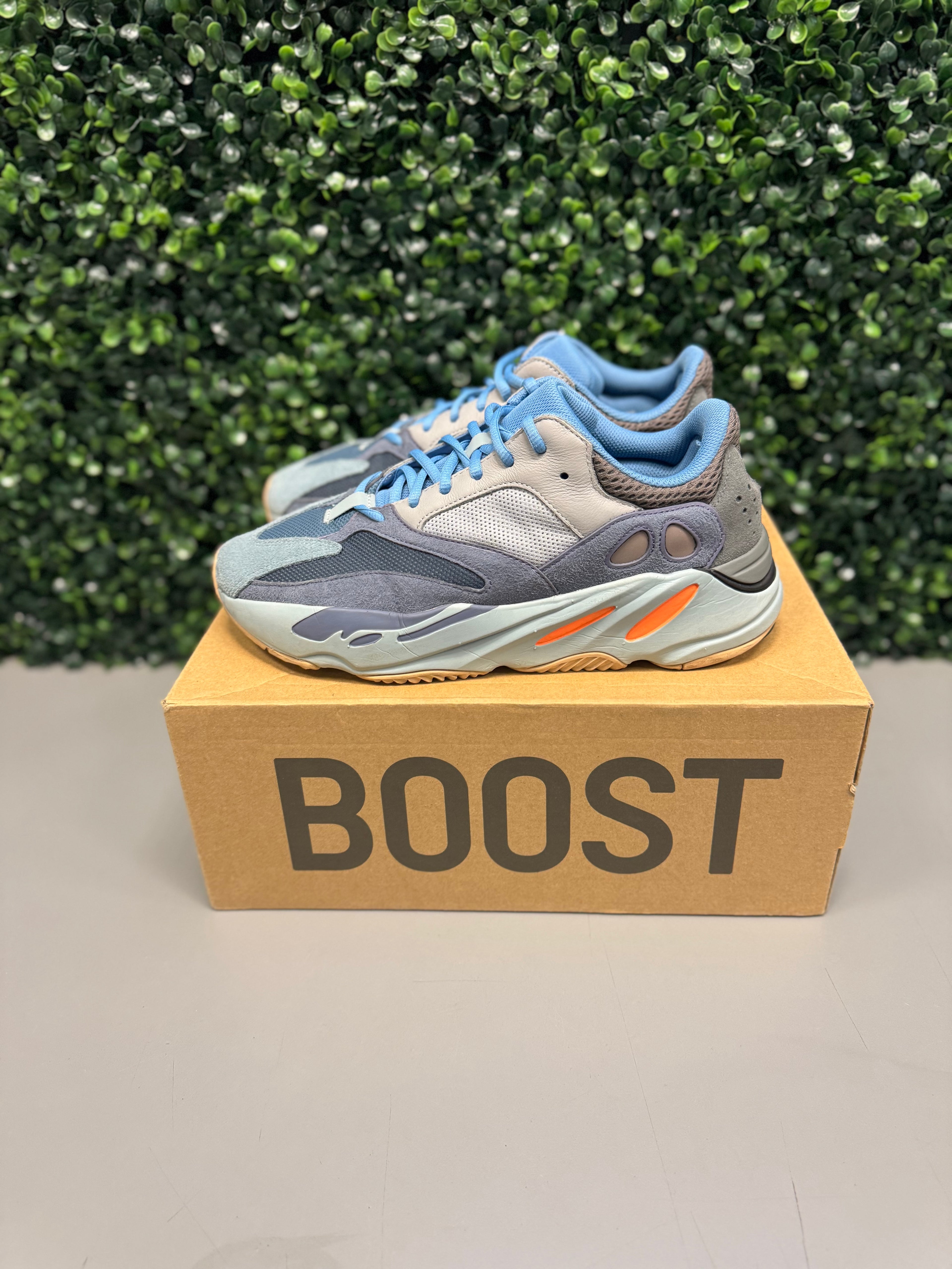 Yeezy 700 "Carbon Blue" Size 10 Preowned