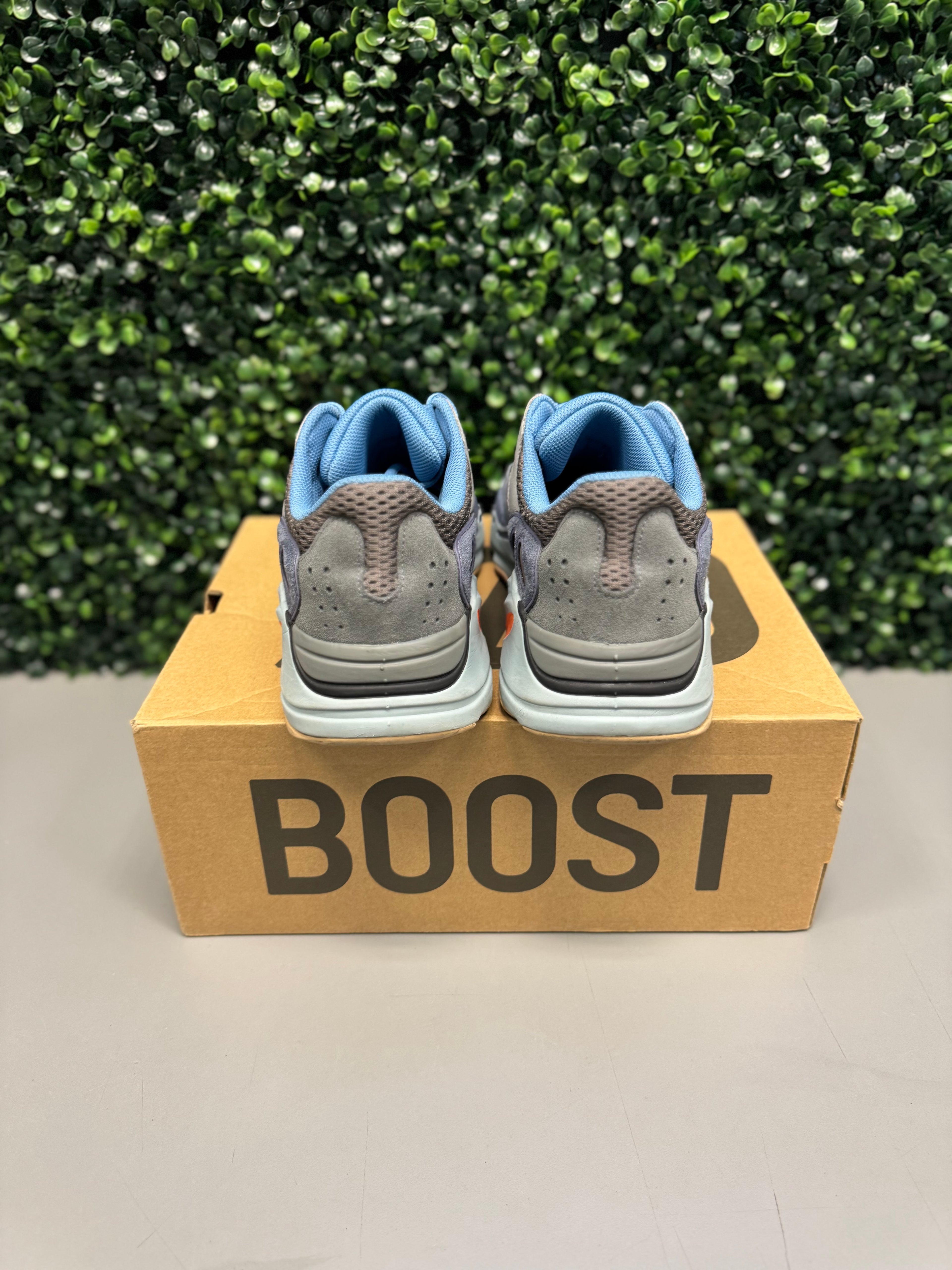 Yeezy 700 "Carbon Blue" Size 10 Preowned