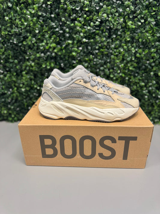 Yeezy 700 V2 "Cream" Size 10 Preowned