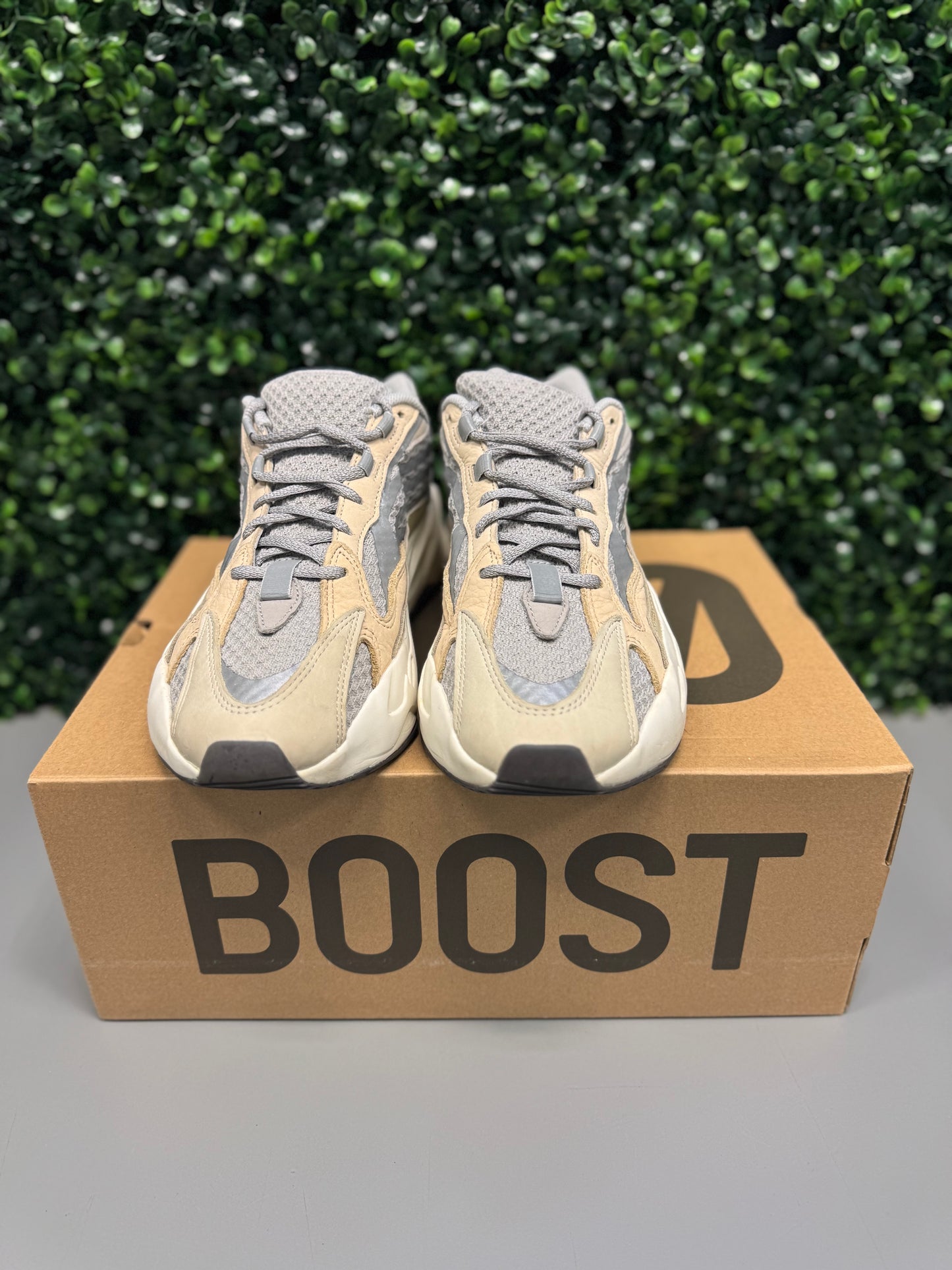 Yeezy 700 V2 "Cream" Size 10 Preowned