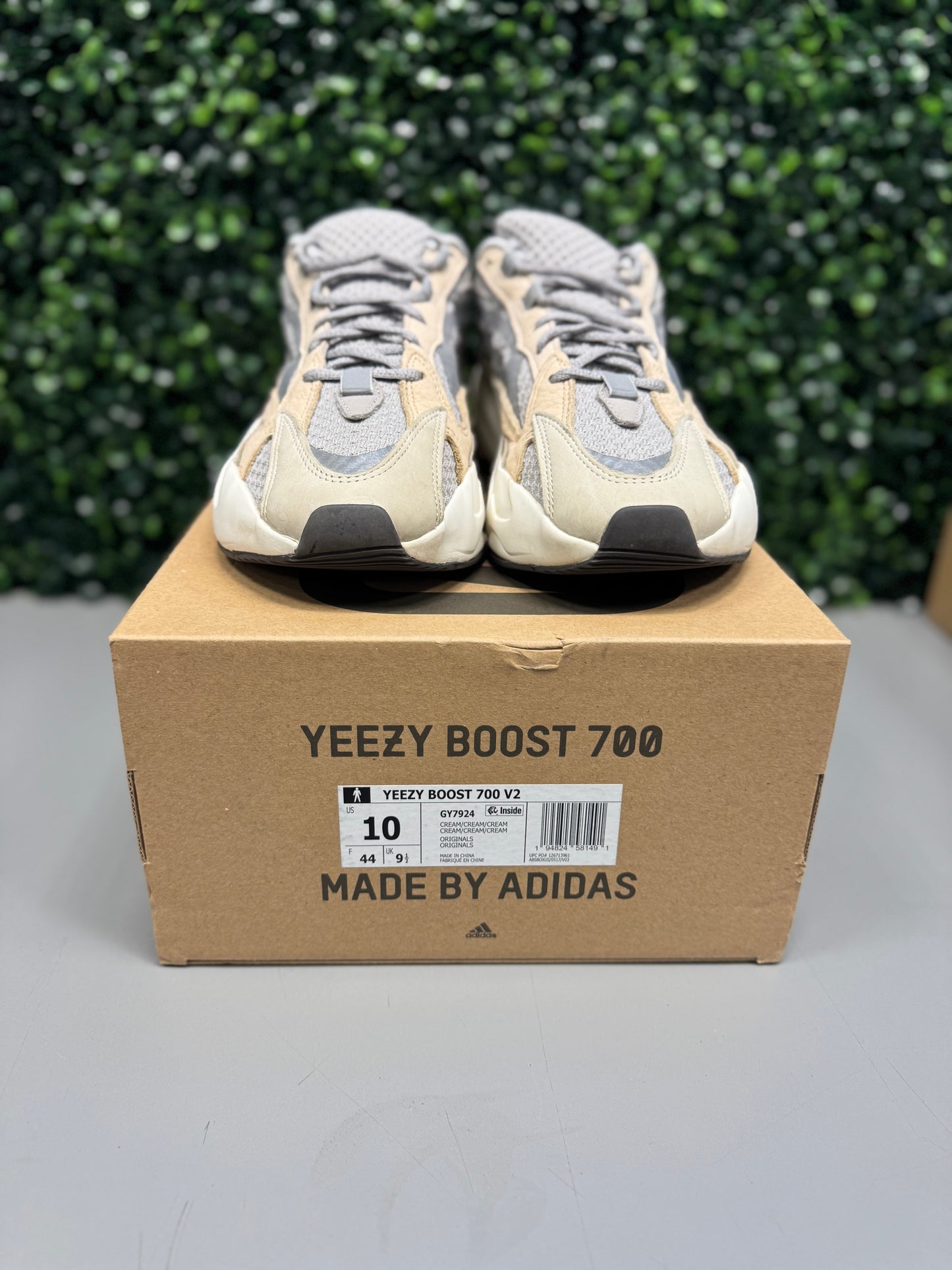 Yeezy 700 V2 "Cream" Size 10 Preowned