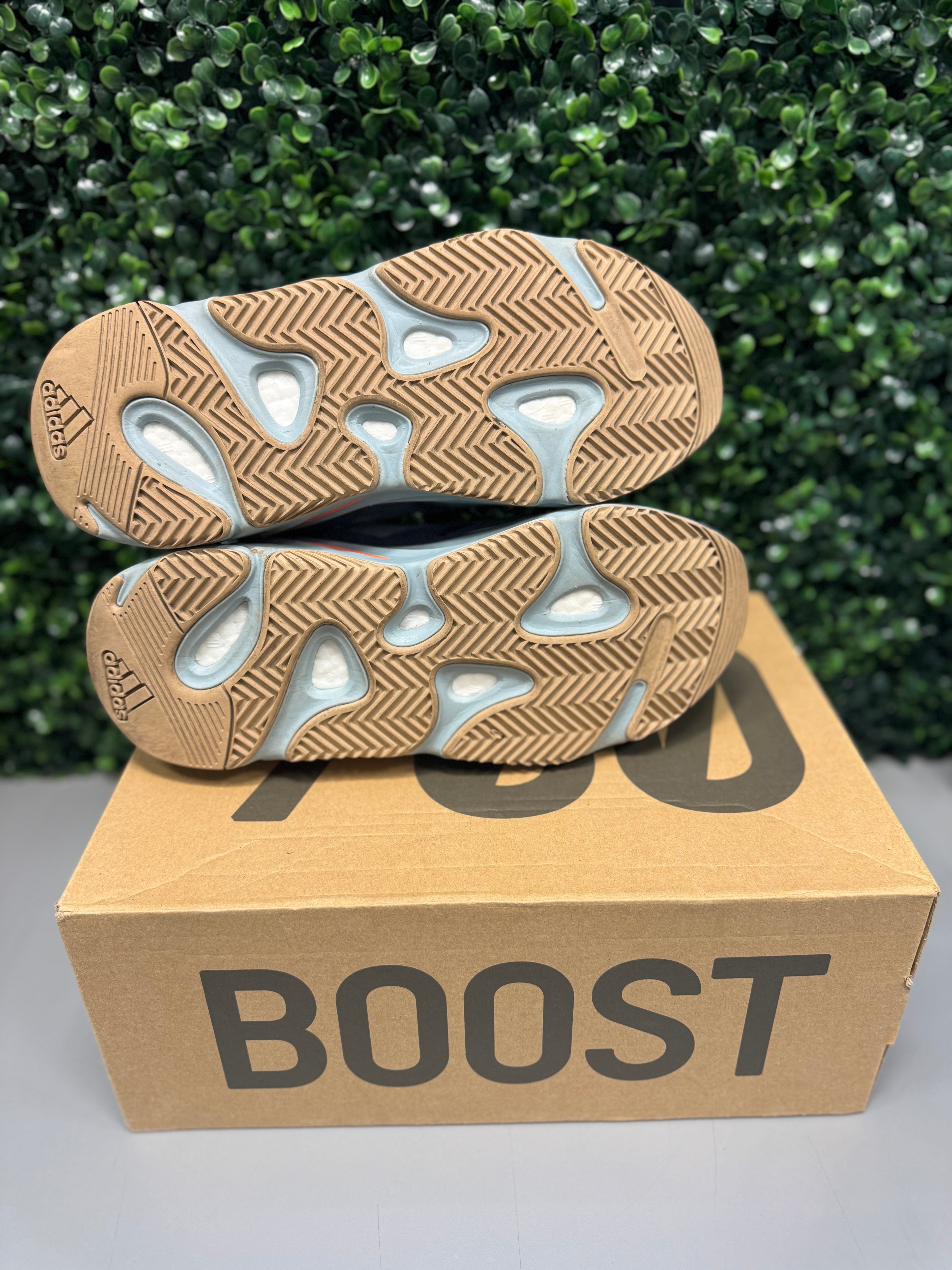 Yeezy 700 "Carbon Blue" Size 10 Preowned