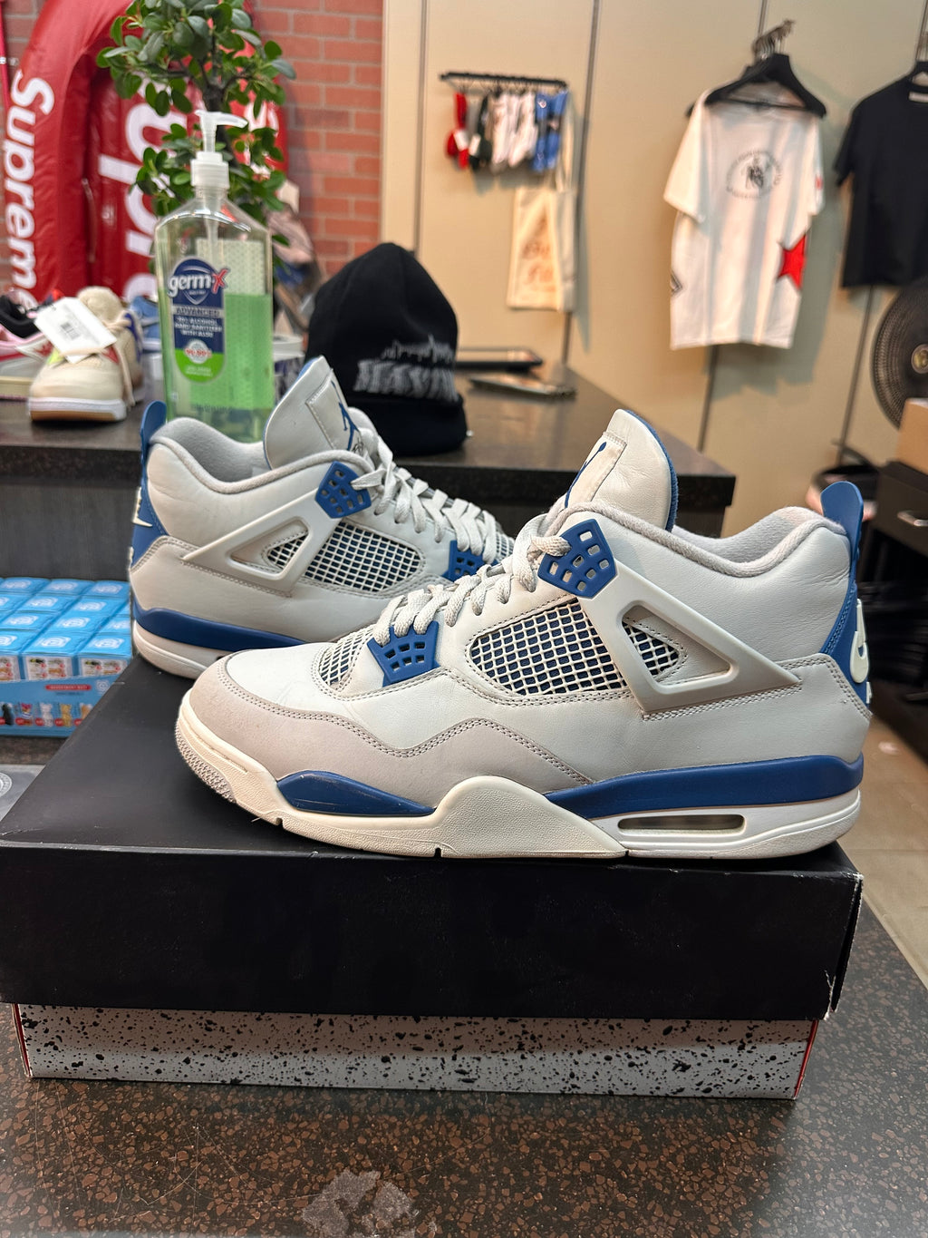 Air Jordan 4 "Military Blue" Preowned