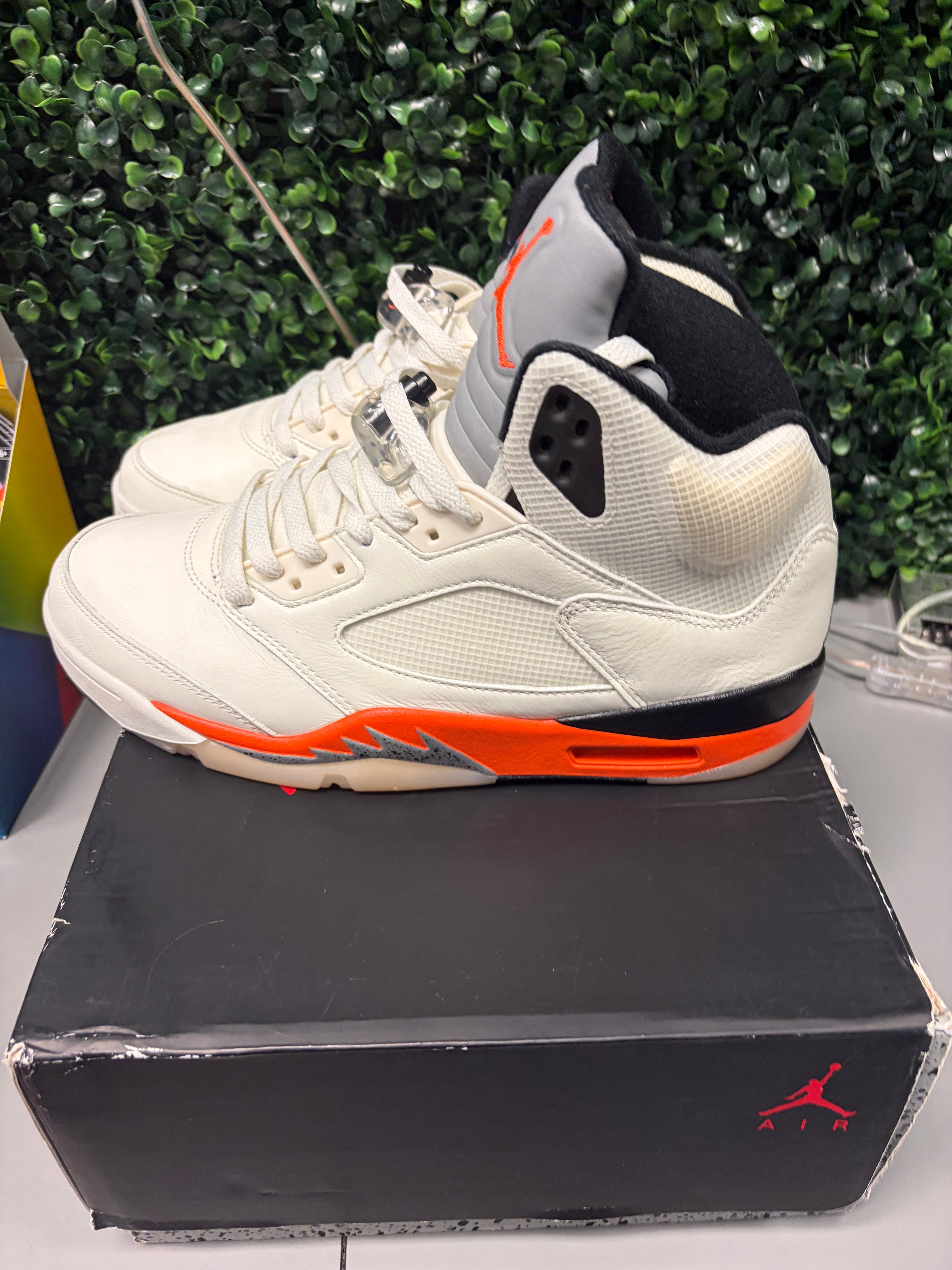 Jordan 5 "Shattered Backboard" Size 9 Preowned