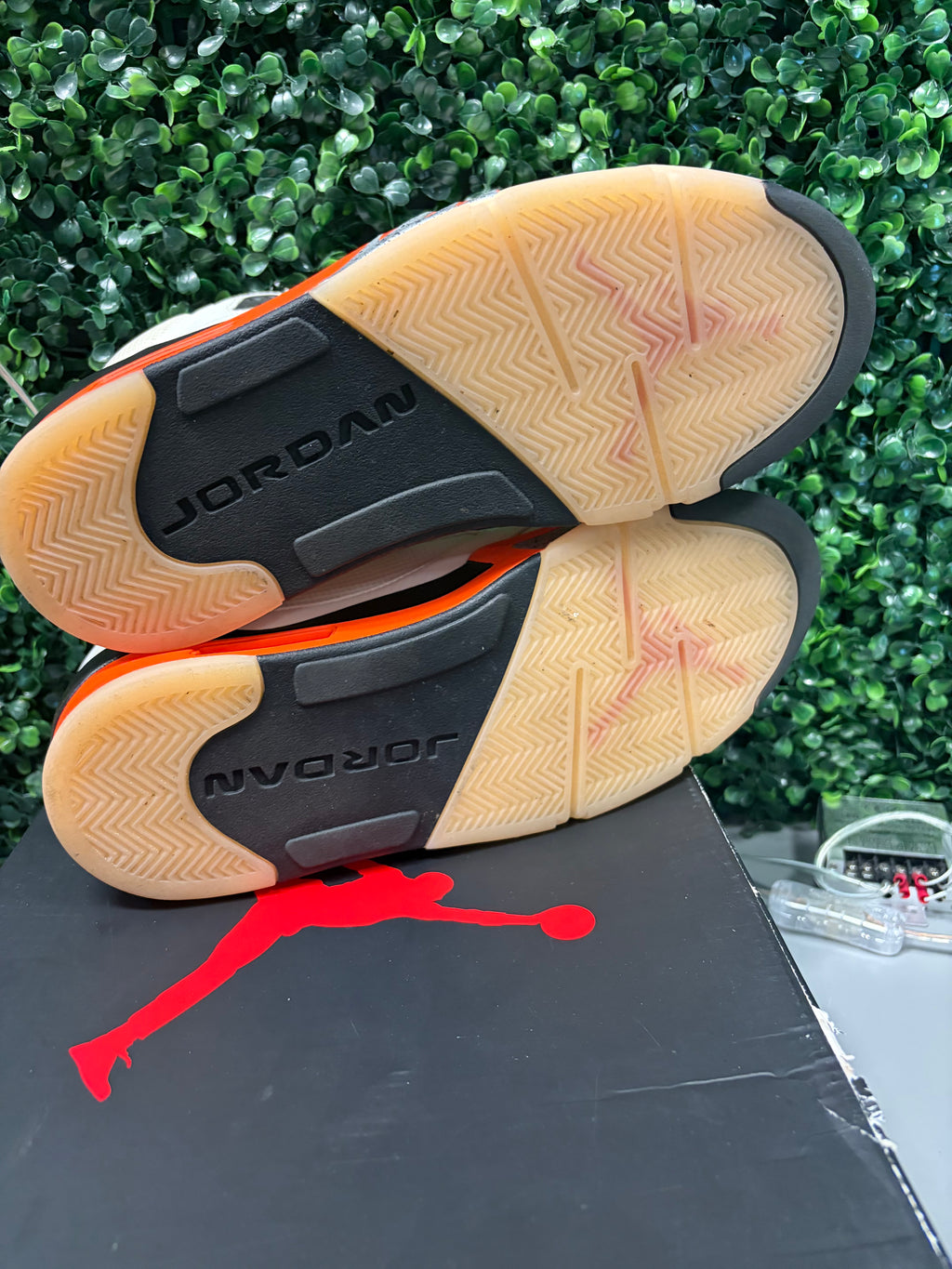 Jordan 5 "Shattered Backboard" Size 9 Preowned