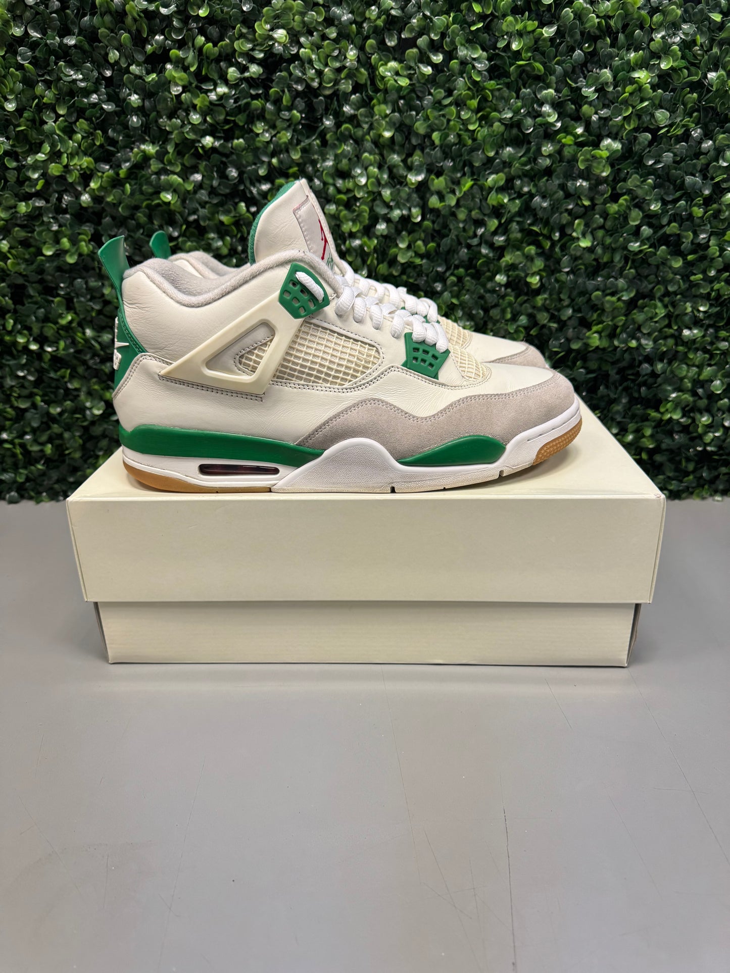 Nike SB x Jordan 4 "Pine Green" Size 13 Preowned