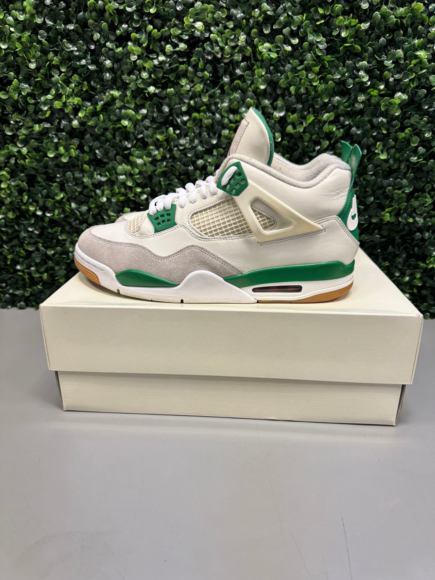 Nike SB x Jordan 4 "Pine Green" Size 13 Preowned
