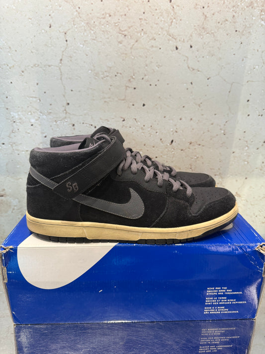 Nike SB Dunk Mid "Griptape" Size 14 Preowned