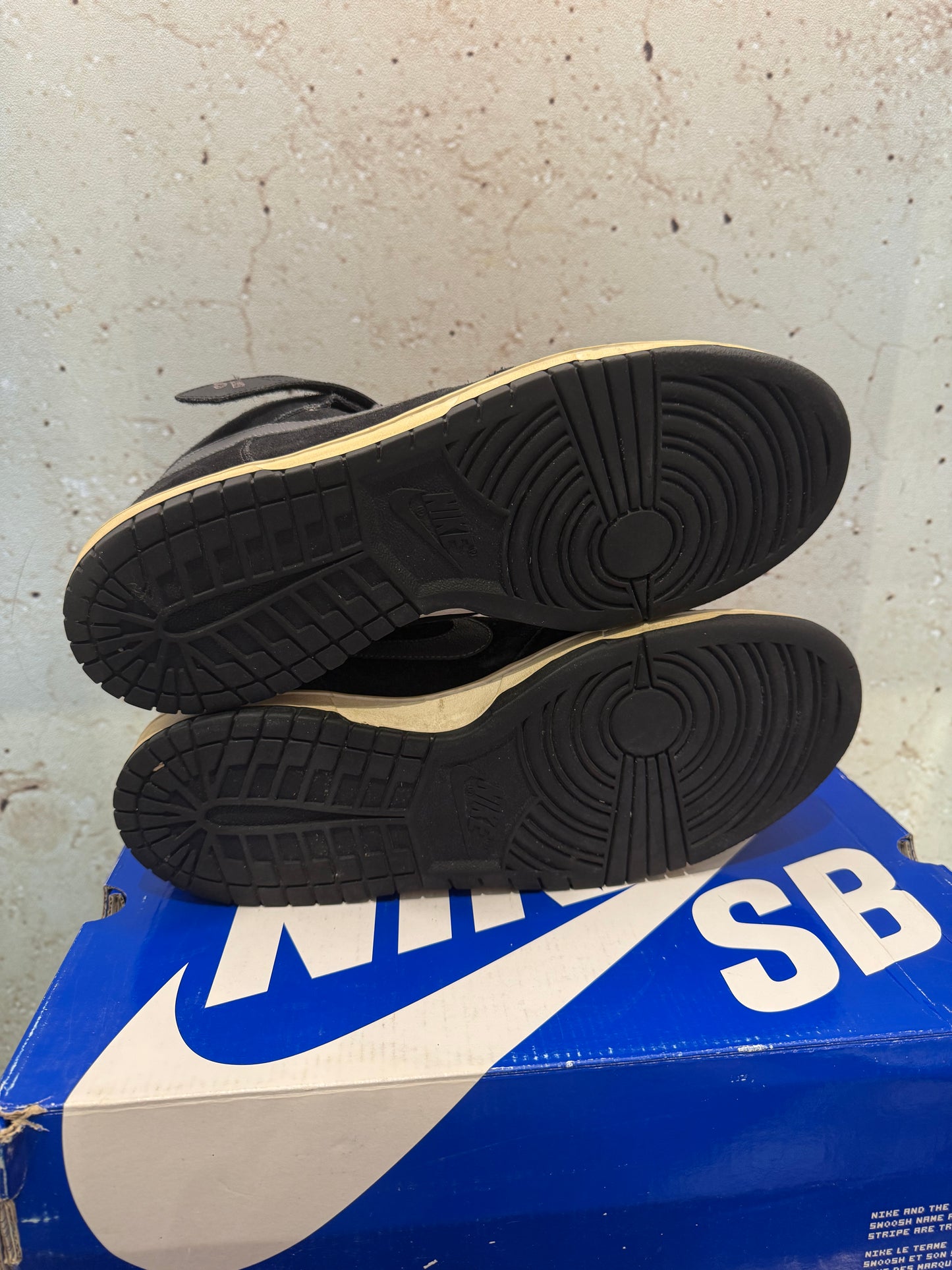 Nike SB Dunk Mid "Griptape" Size 14 Preowned