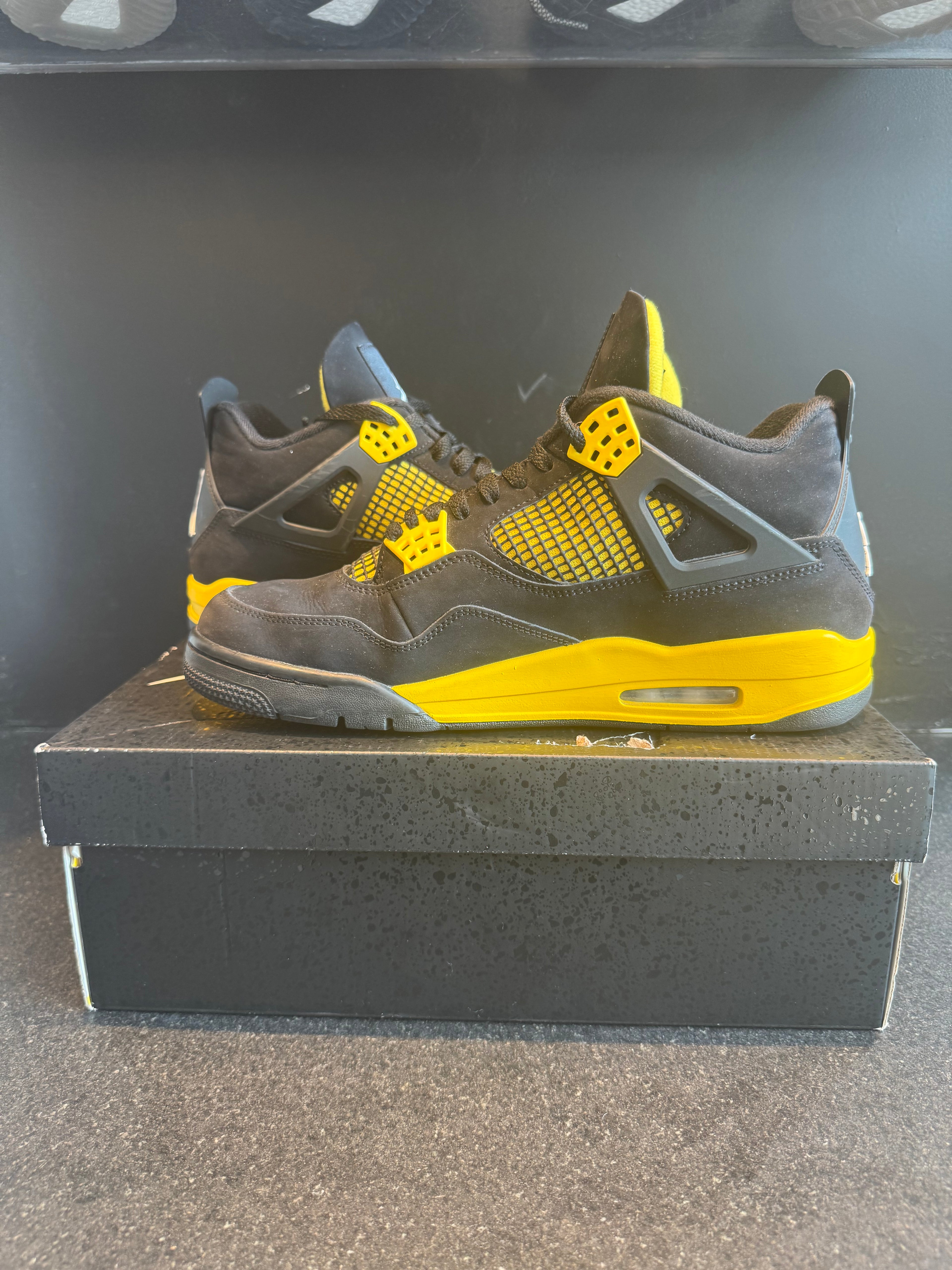 Jordan 4 'Thunder' Size 11 Preowned with box