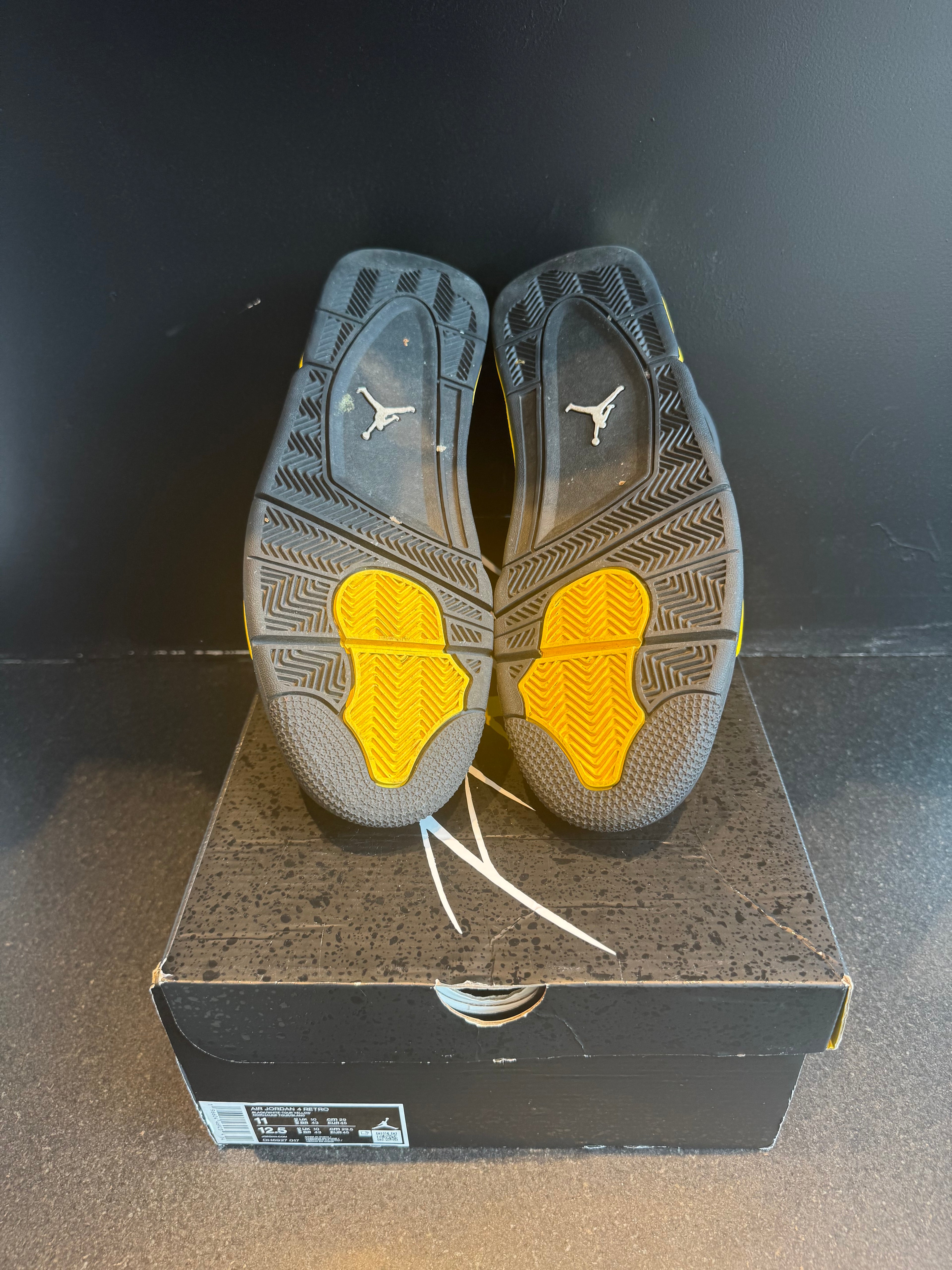 Jordan 4 'Thunder' Size 11 Preowned with box