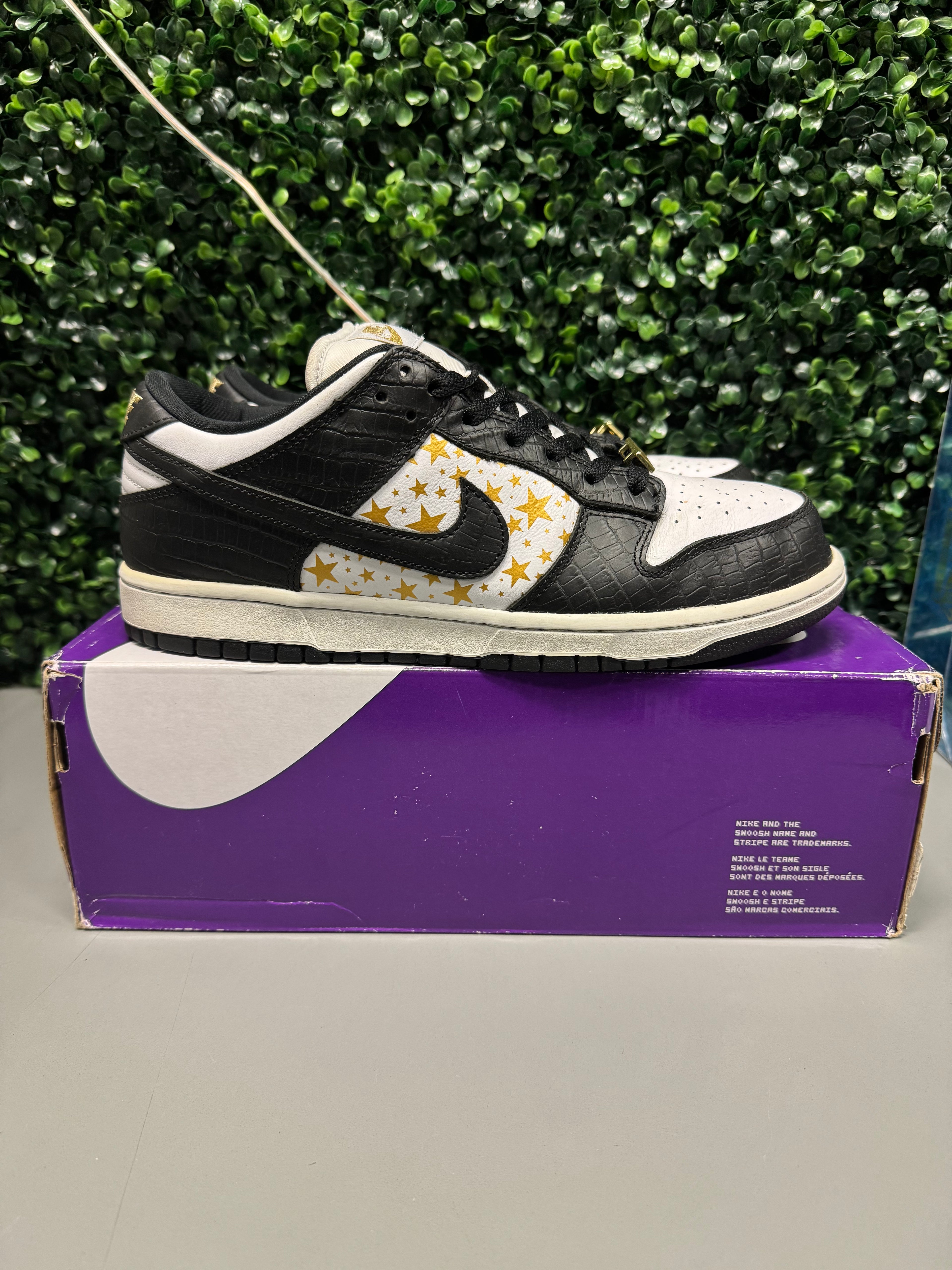 Nike SB Dunk Low Supreme "Stars Black" (2021) Size 8.5 Preowned