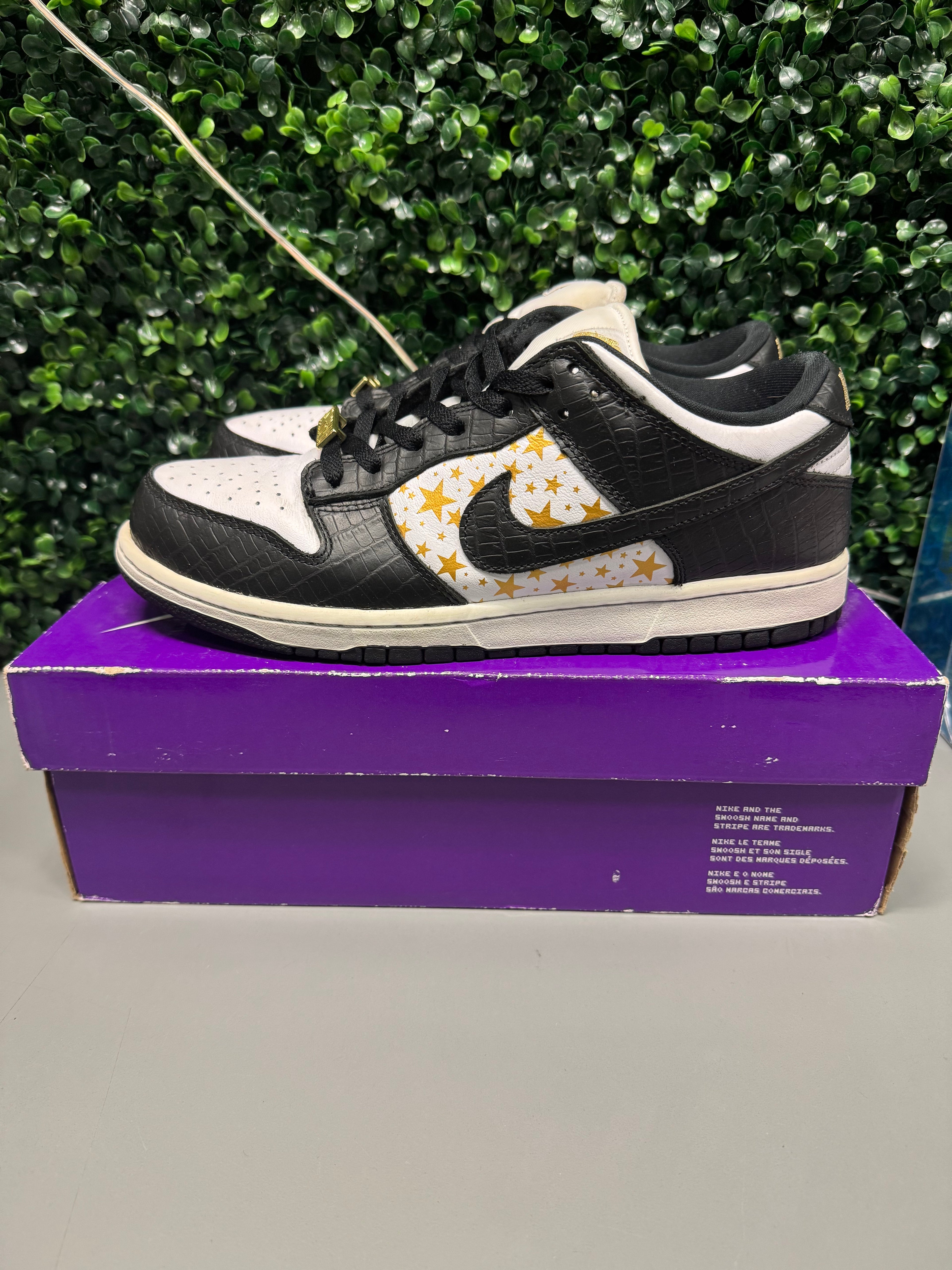 Nike SB Dunk Low Supreme "Stars Black" (2021) Size 8.5 Preowned
