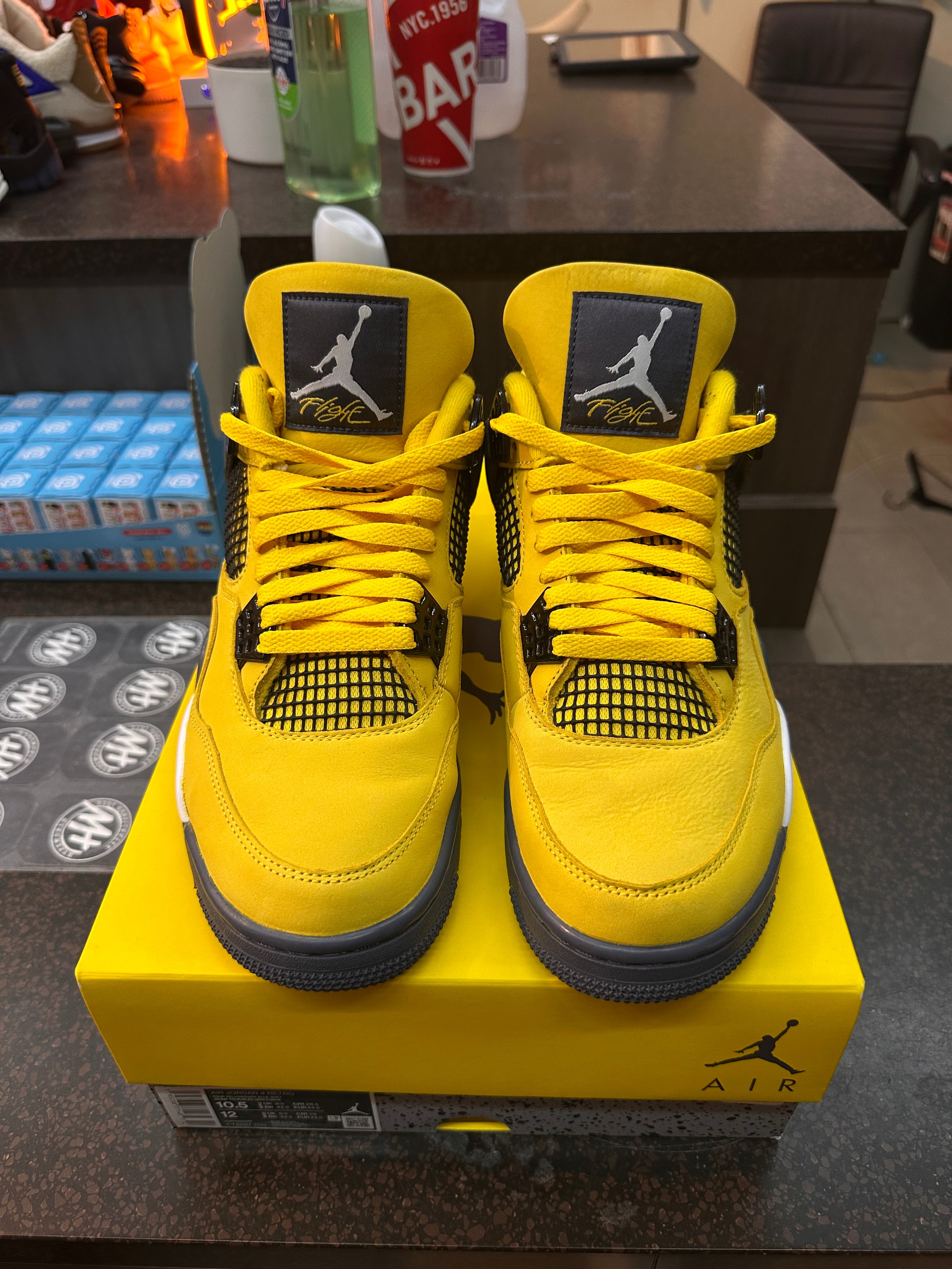 Air Jordan 4 "Lightning" Preowned