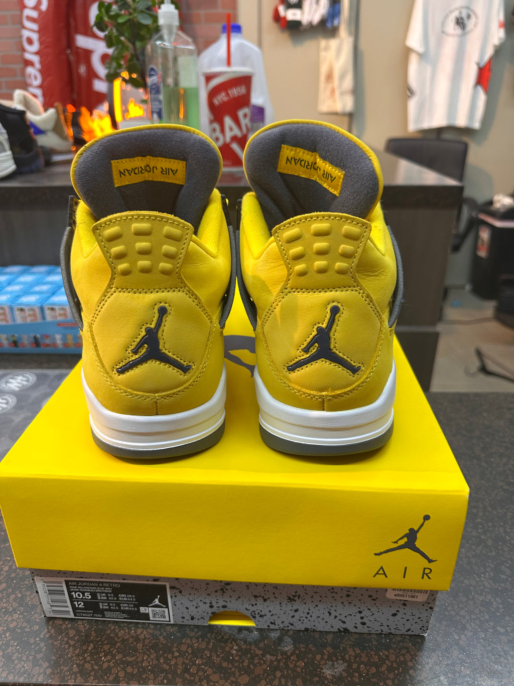 Air Jordan 4 "Lightning" Preowned