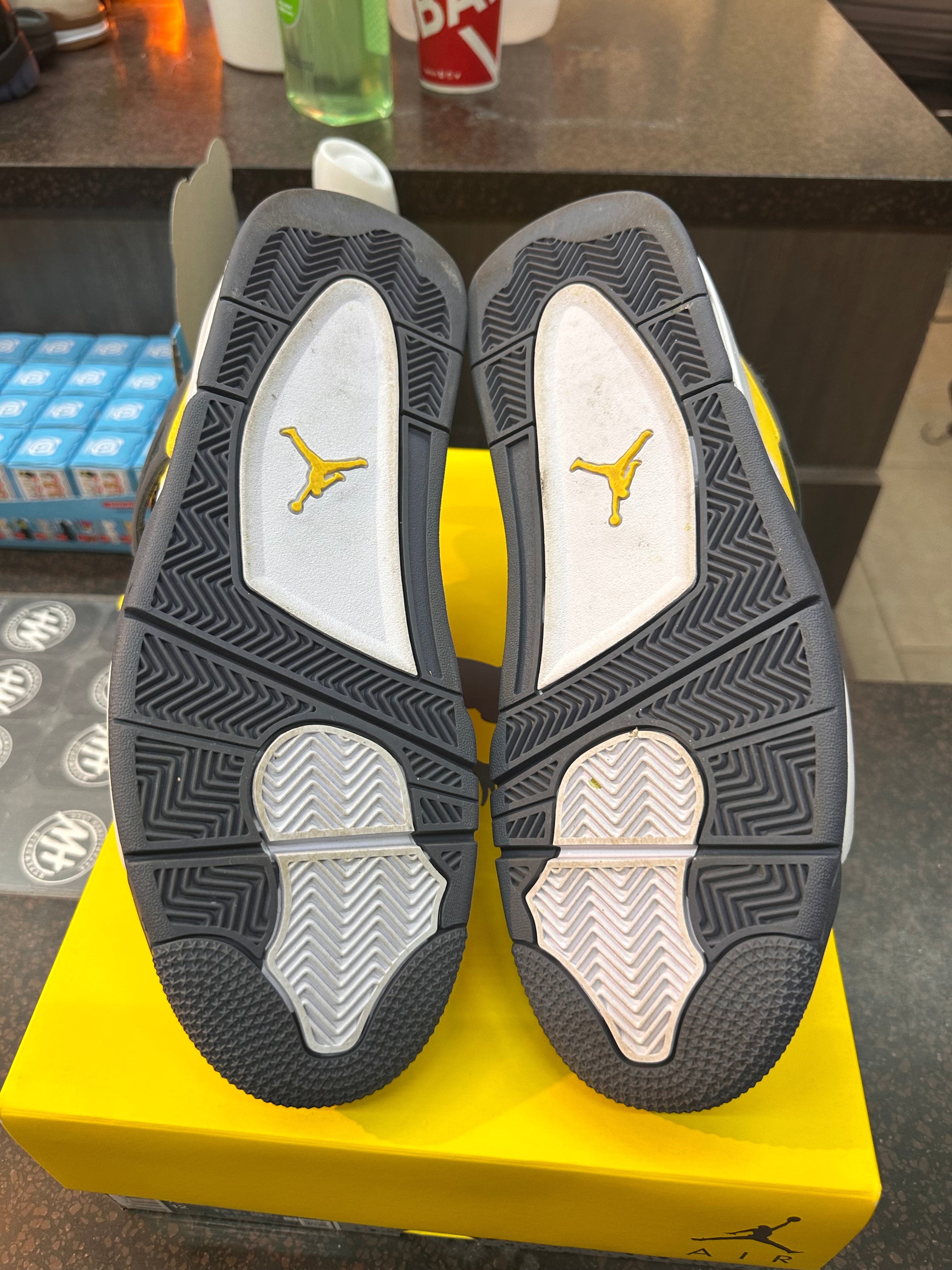 Air Jordan 4 "Lightning" Preowned