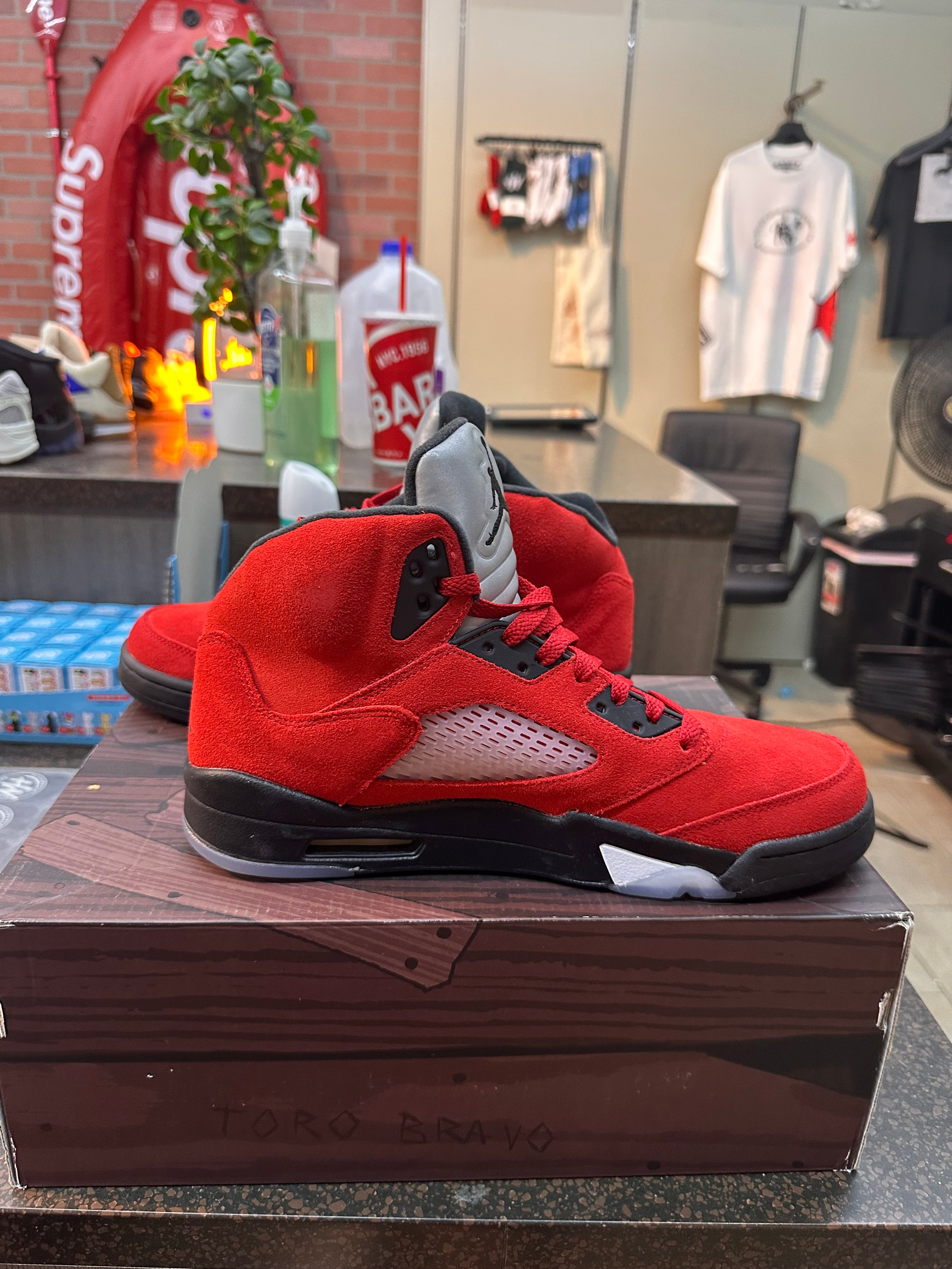 AIr Jordan 5 "Raging Bull" Preowned