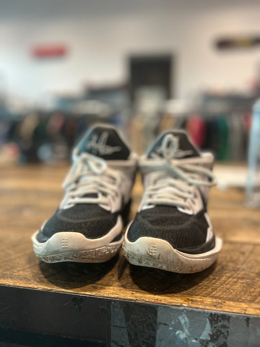 Nike Kyrie Infinity TB "Black White" Size 5.5y Preowned