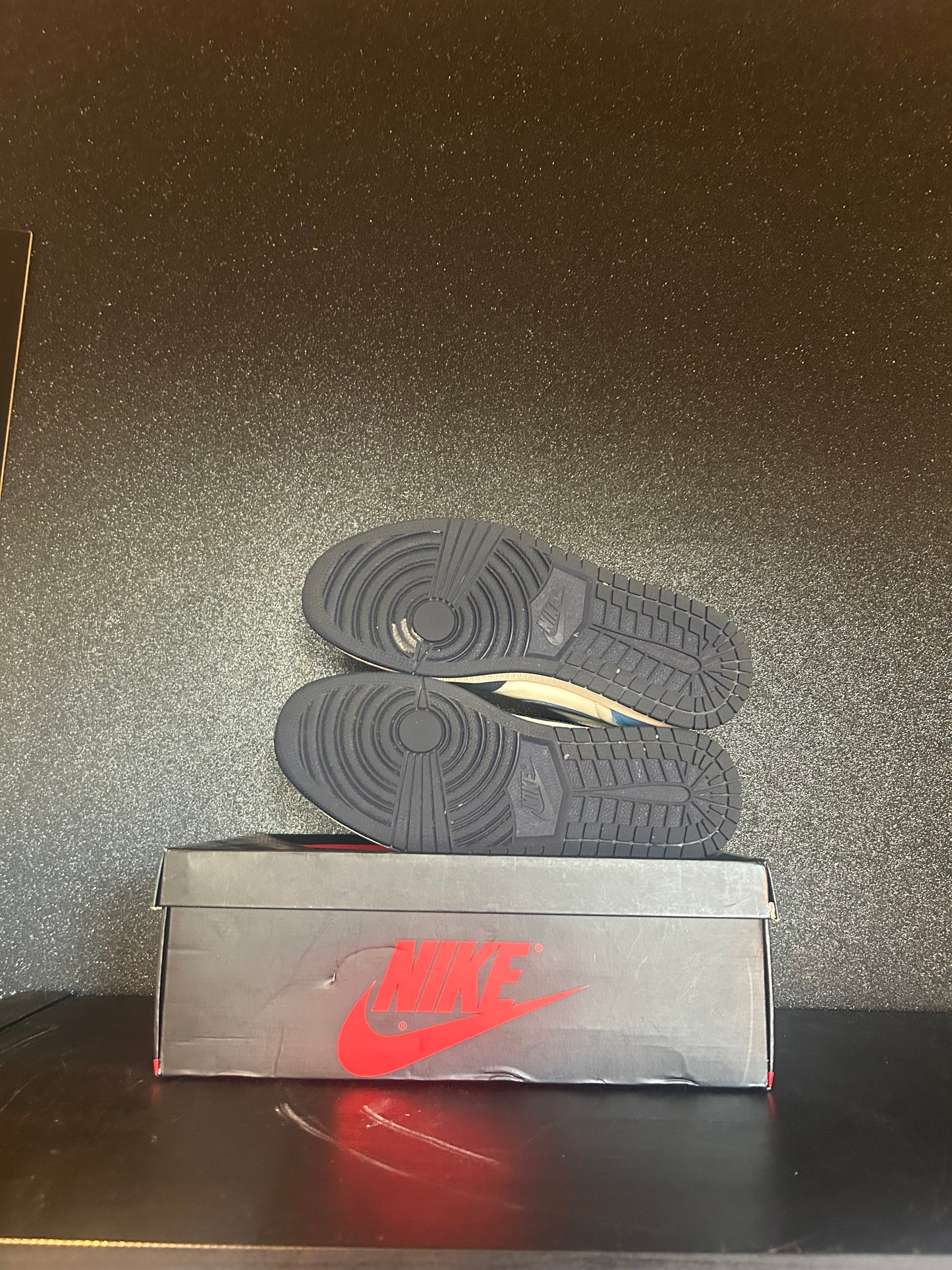 Jordan 1 Retro High Obsidian Size 9 Preowned