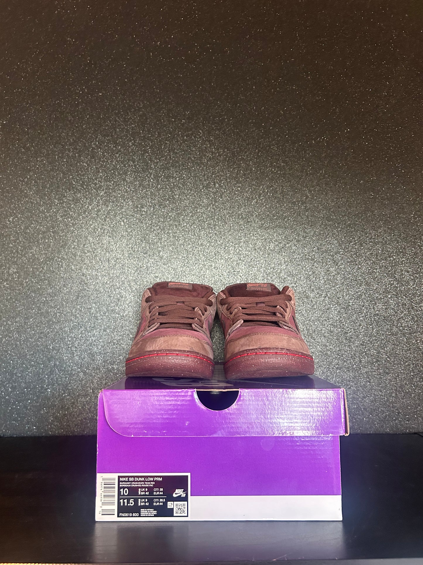 Nike SB  Dunk Low City Of Love Burgundy Crush Size 10 Preowned